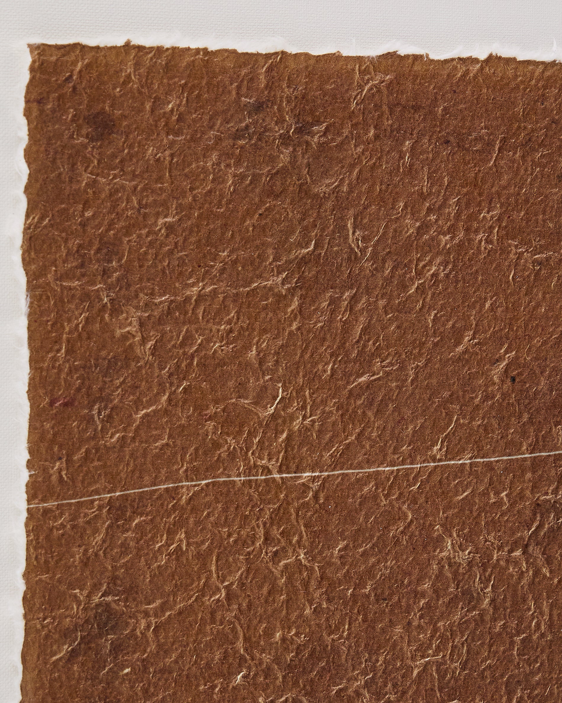 Bild Durkan aus Recyclingpapier braun 50 x 70 cm in Braun präsentiert im Onlineshop von KAQTU Design AG. Bild ist von Kave Home