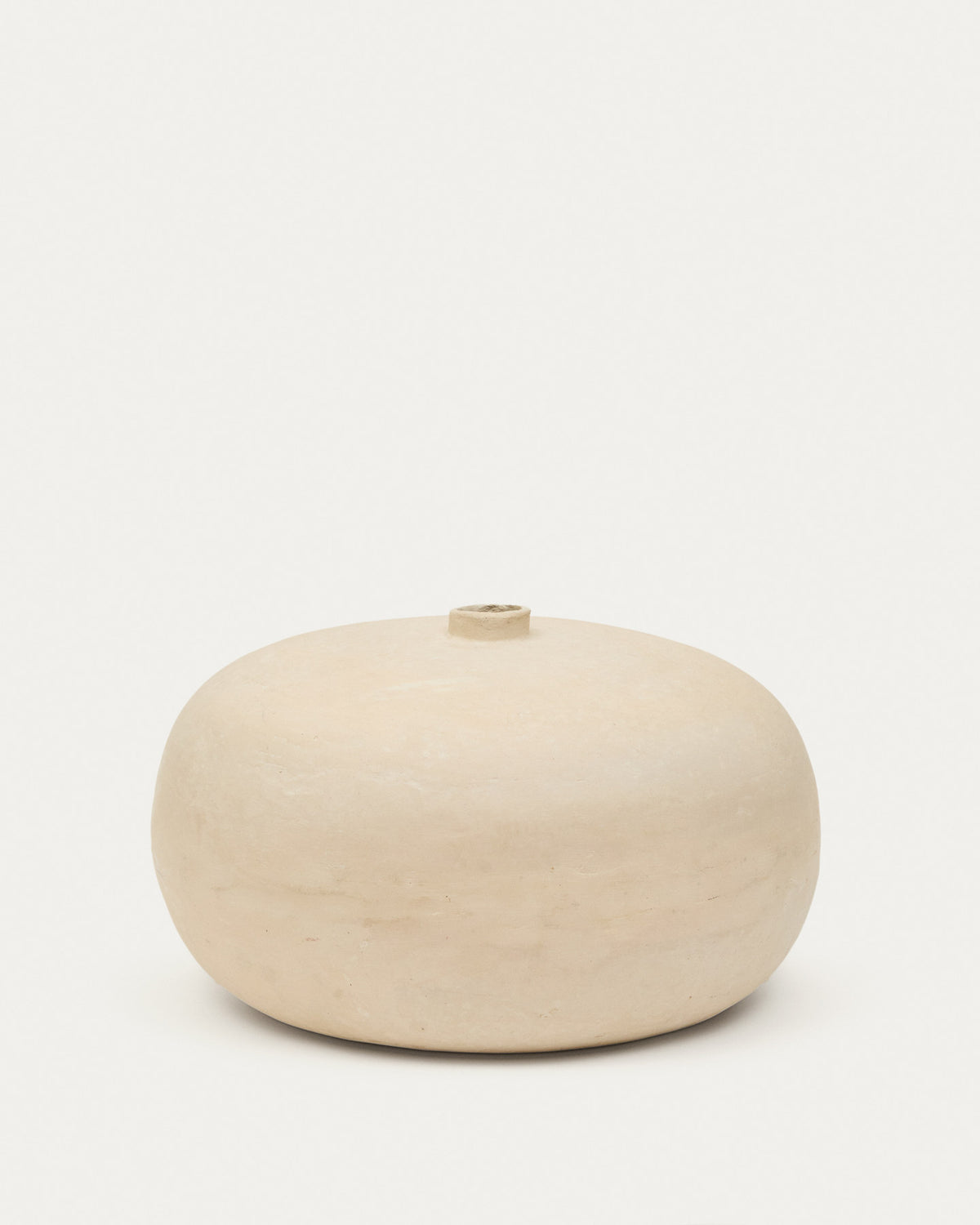 Vase Nivala aus Pappmaché 23 cm in Weiss präsentiert im Onlineshop von KAQTU Design AG. Vase ist von Kave Home