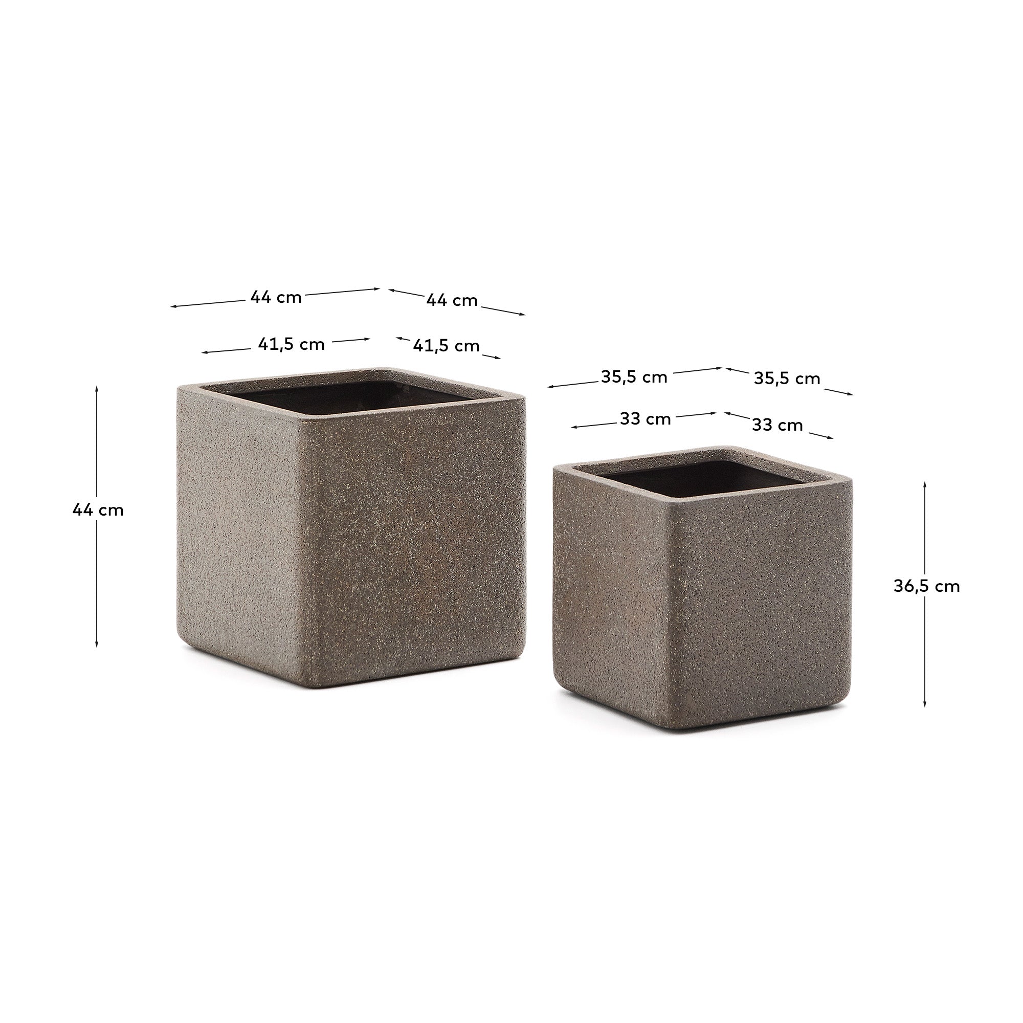 Set aus 2 Blumentöpfen Minoa in Steinoptik braun 44 x 44 cm in Schwarz präsentiert im Onlineshop von KAQTU Design AG. Pflanzentopf Outdoor ist von Kave Home