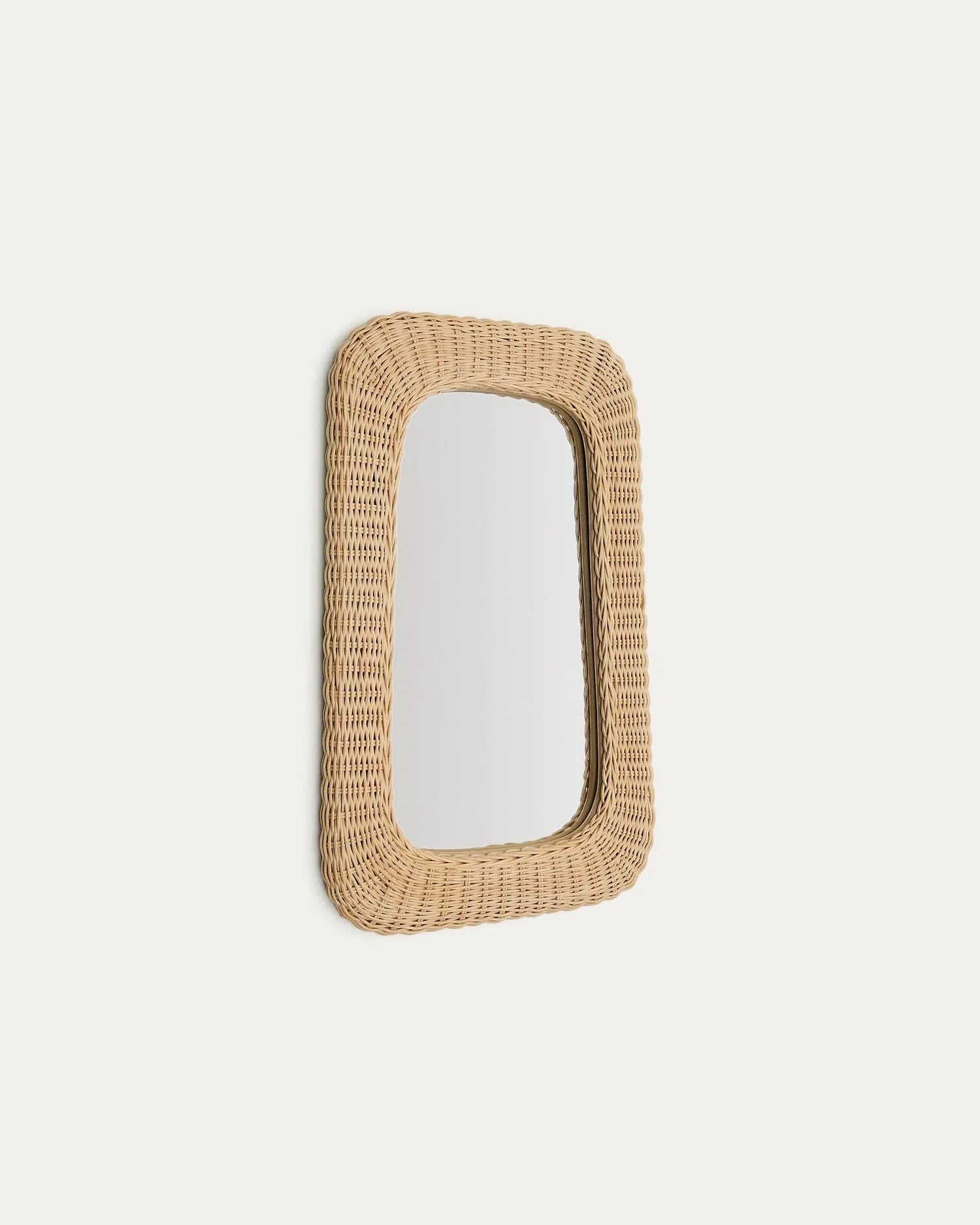 Rattanspiegel Zilna, 38 x 59 cm in Natur präsentiert im Onlineshop von KAQTU Design AG. Spiegel ist von Kave Home