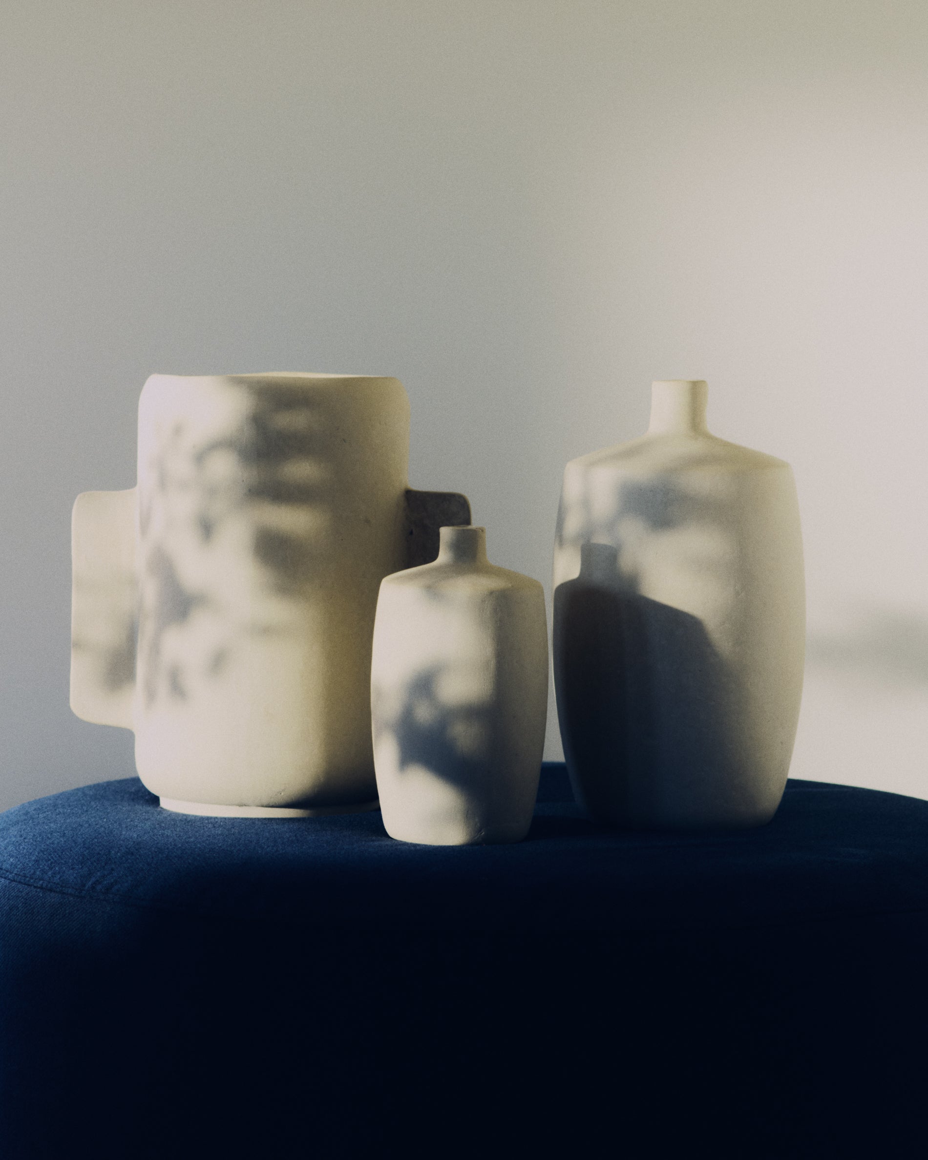 Vase Mireni aus Pappmaché in Beige Ø 39 cm in Beige präsentiert im Onlineshop von KAQTU Design AG. Vase ist von Kave Home