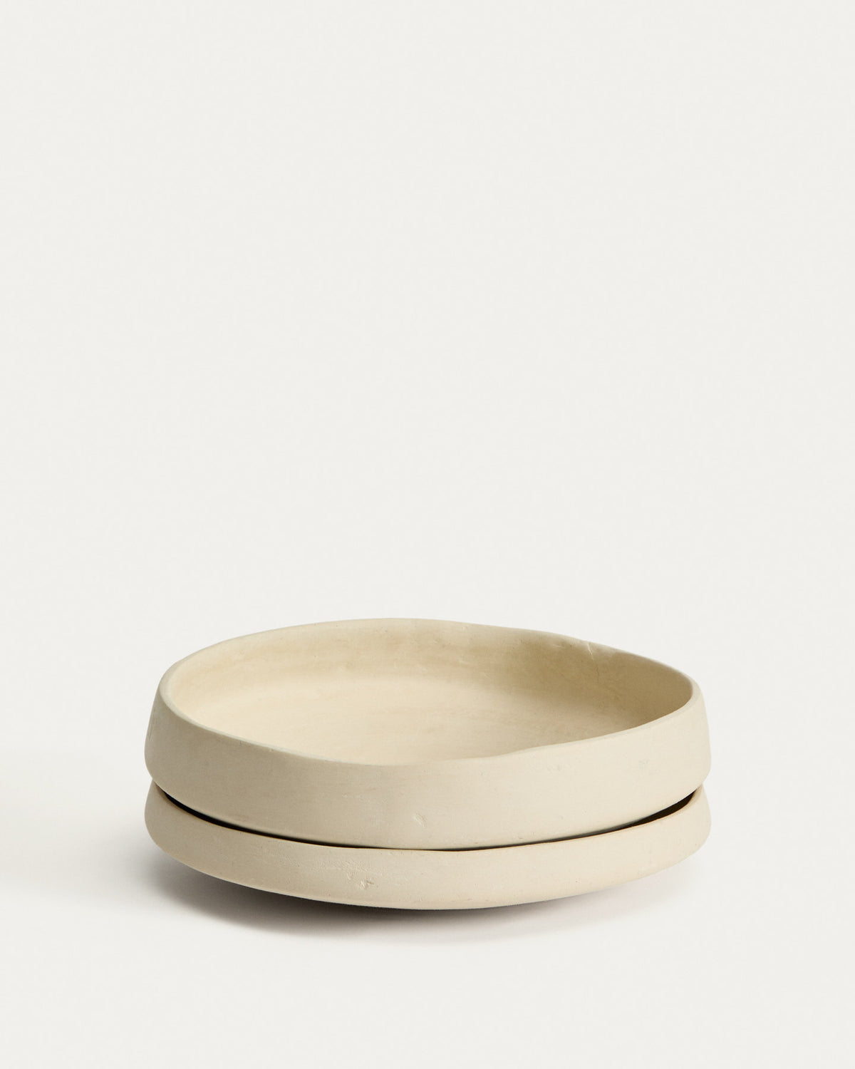 Schale Mireni aus Pappmaché in Beige Ø 29 cm in Weiss präsentiert im Onlineshop von KAQTU Design AG. Vase ist von Kave Home