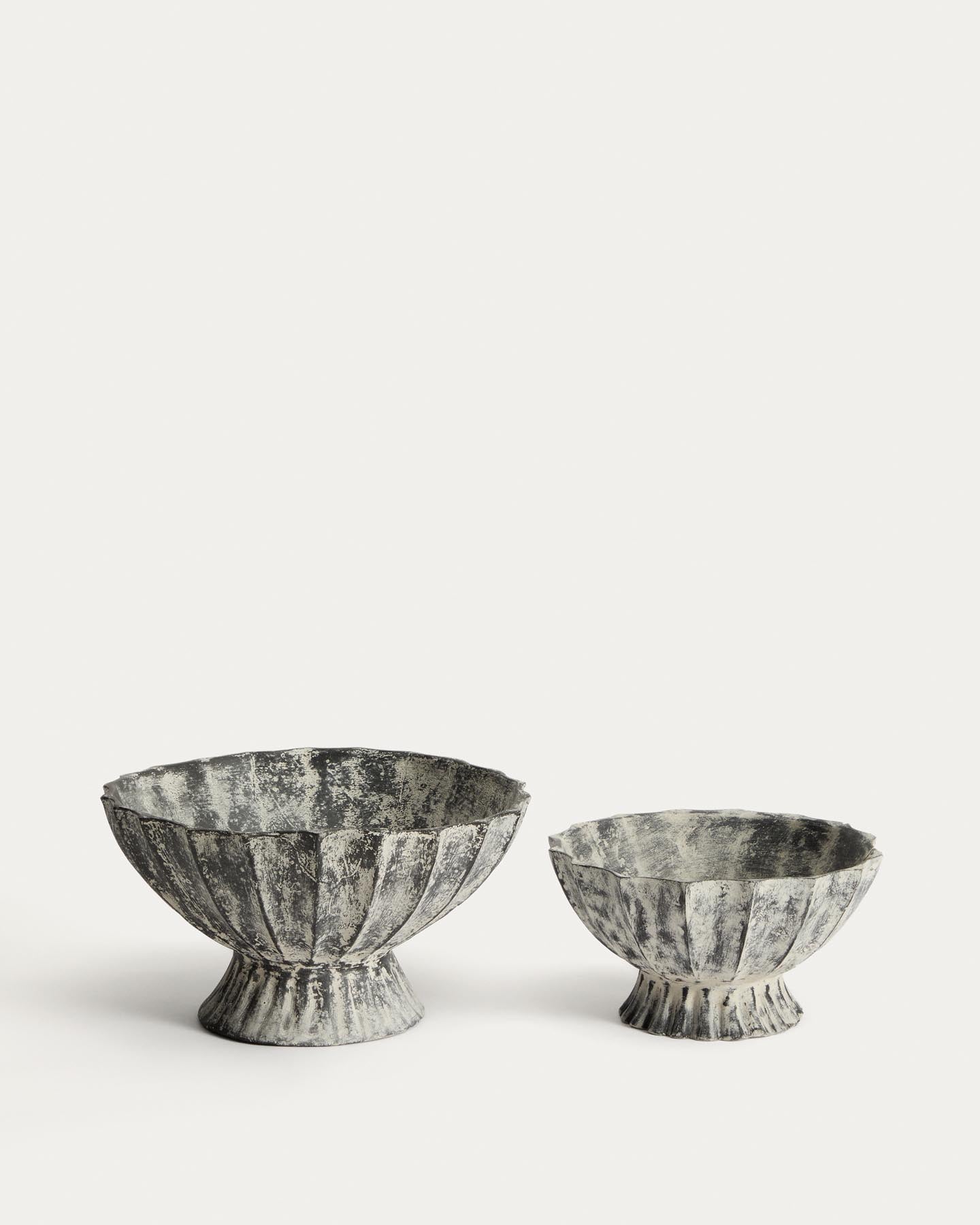 Schale Valura aus Pappmaché in Grau Ø 33 cm in Schwarz präsentiert im Onlineshop von KAQTU Design AG. Vase ist von Kave Home