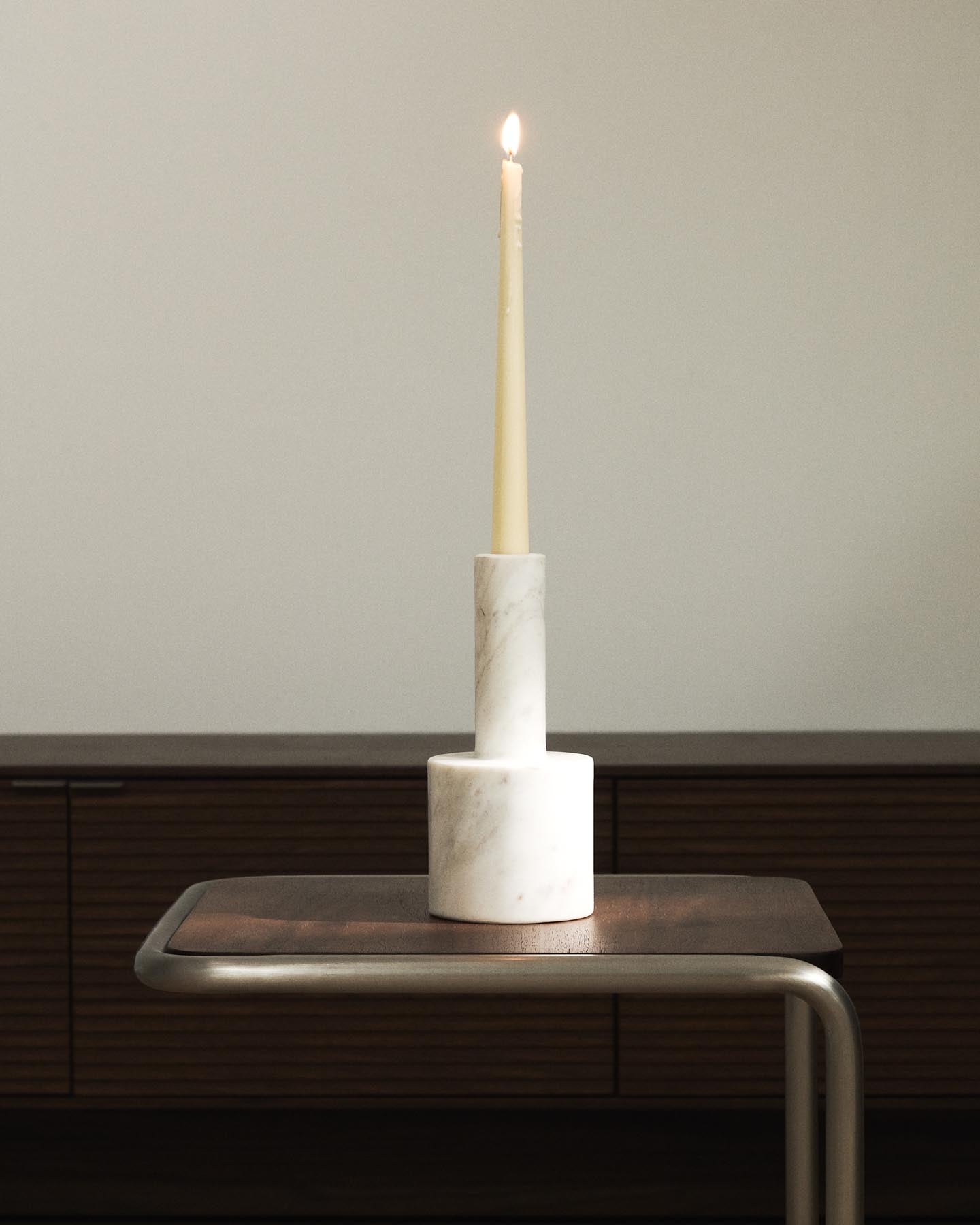 Kerzenständer Zalvori aus weißem Marmor, 23 cm in Weiß präsentiert im Onlineshop von KAQTU Design AG. Kerzenständer ist von Kave Home