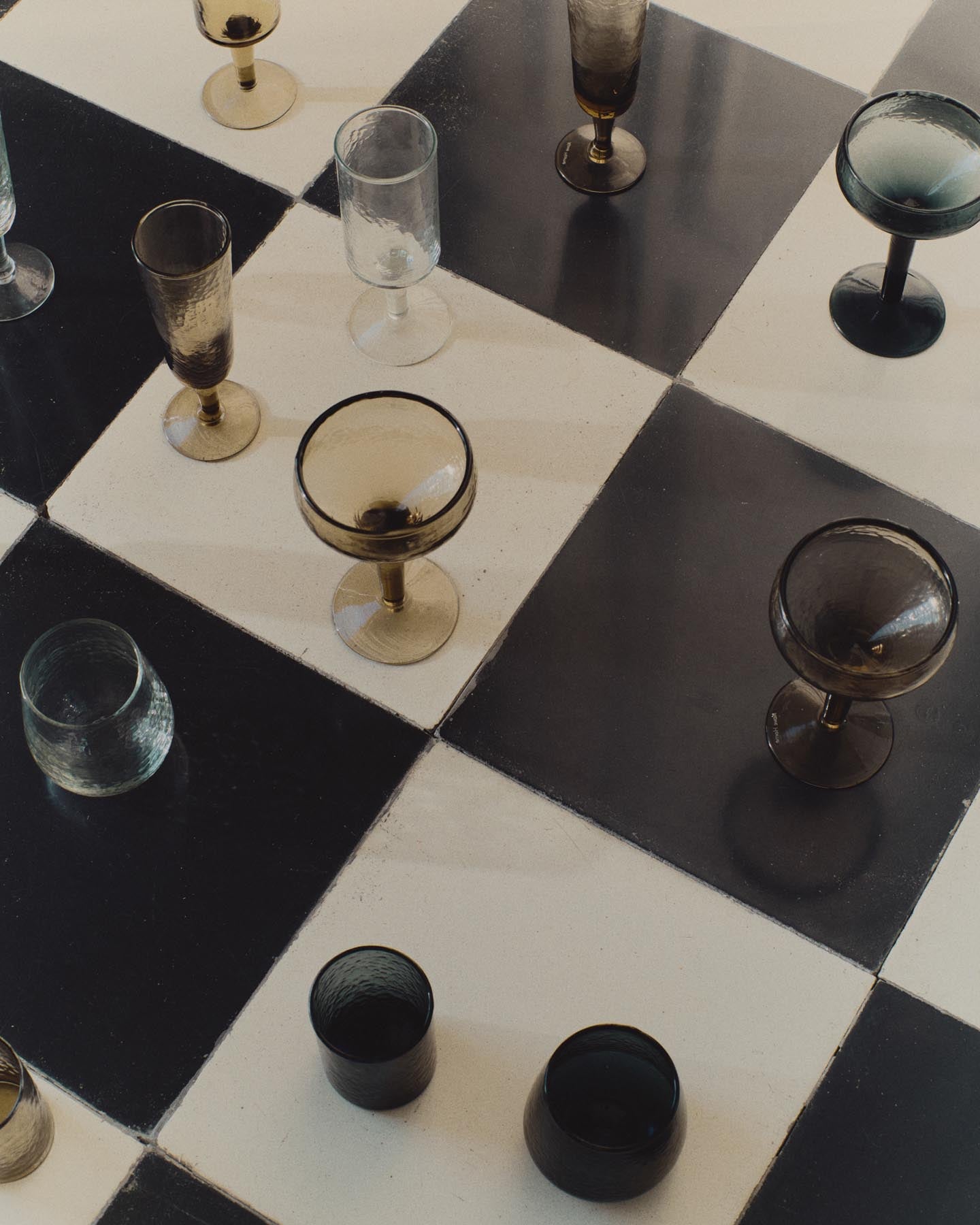 Glas Sileia aus blauem Recyclingglas in Blau präsentiert im Onlineshop von KAQTU Design AG. Glas ist von Kave Home