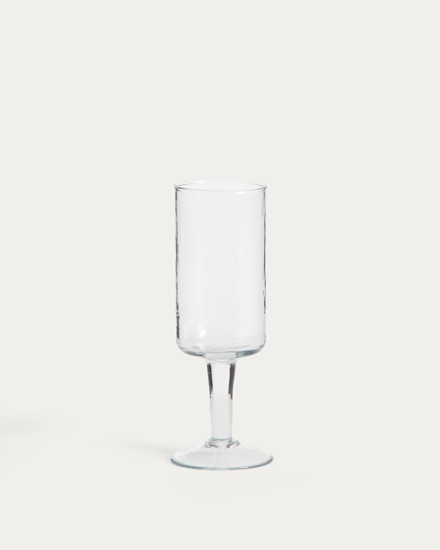 Weinglas Obila aus transparentem Recyclingglas in Transparent präsentiert im Onlineshop von KAQTU Design AG. Wein- & Sektglas ist von Kave Home