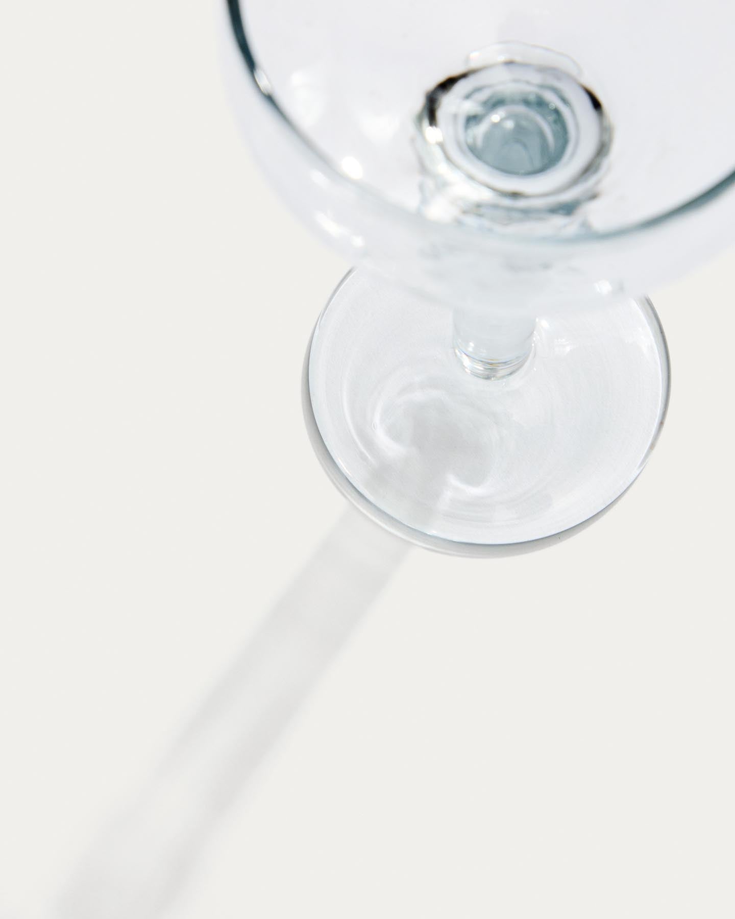 Weinglas Vinea aus Recyclingglas in Transparent präsentiert im Onlineshop von KAQTU Design AG. Wein- & Sektglas ist von Kave Home