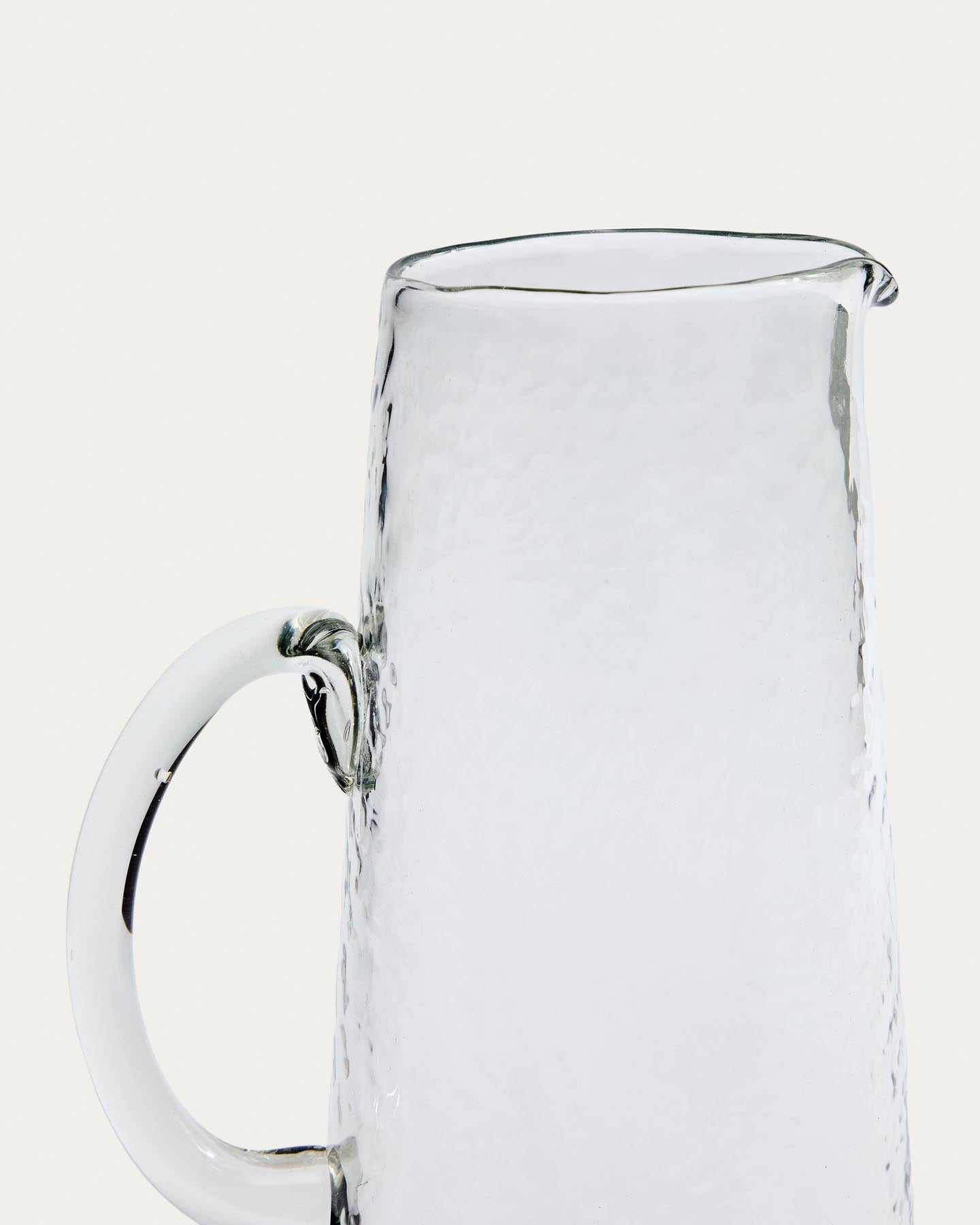 Krug Obila aus transparentem Recyclingglas in Transparent präsentiert im Onlineshop von KAQTU Design AG. Krug ist von Kave Home