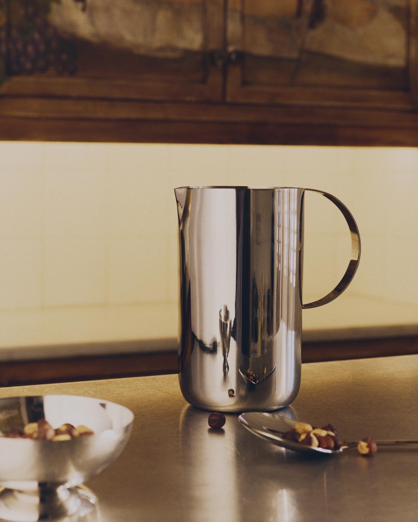 Krug Nirela aus Edelstahl in Silber präsentiert im Onlineshop von KAQTU Design AG. Krug ist von Kave Home