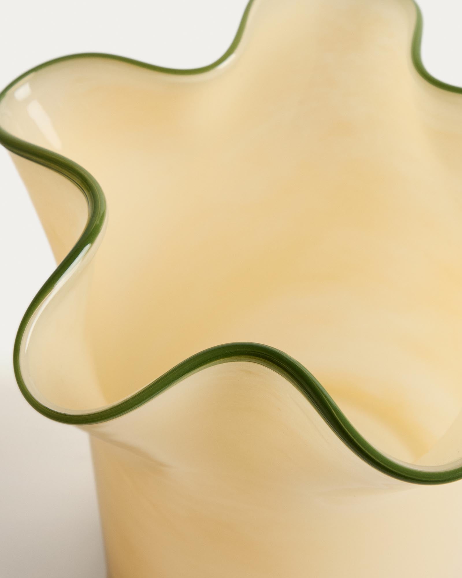 Stilvolle Vase Endasi aus leuchtend gelbem Glas, 19,5 cm hoch, perfekt für kreative Blumendekorationen und moderne Inneneinrichtungen.