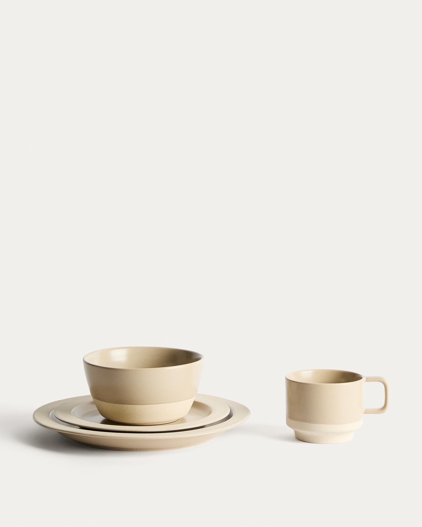 Teller Doren aus Keramik in Beige in Weiss präsentiert im Onlineshop von KAQTU Design AG. Teller ist von Kave Home