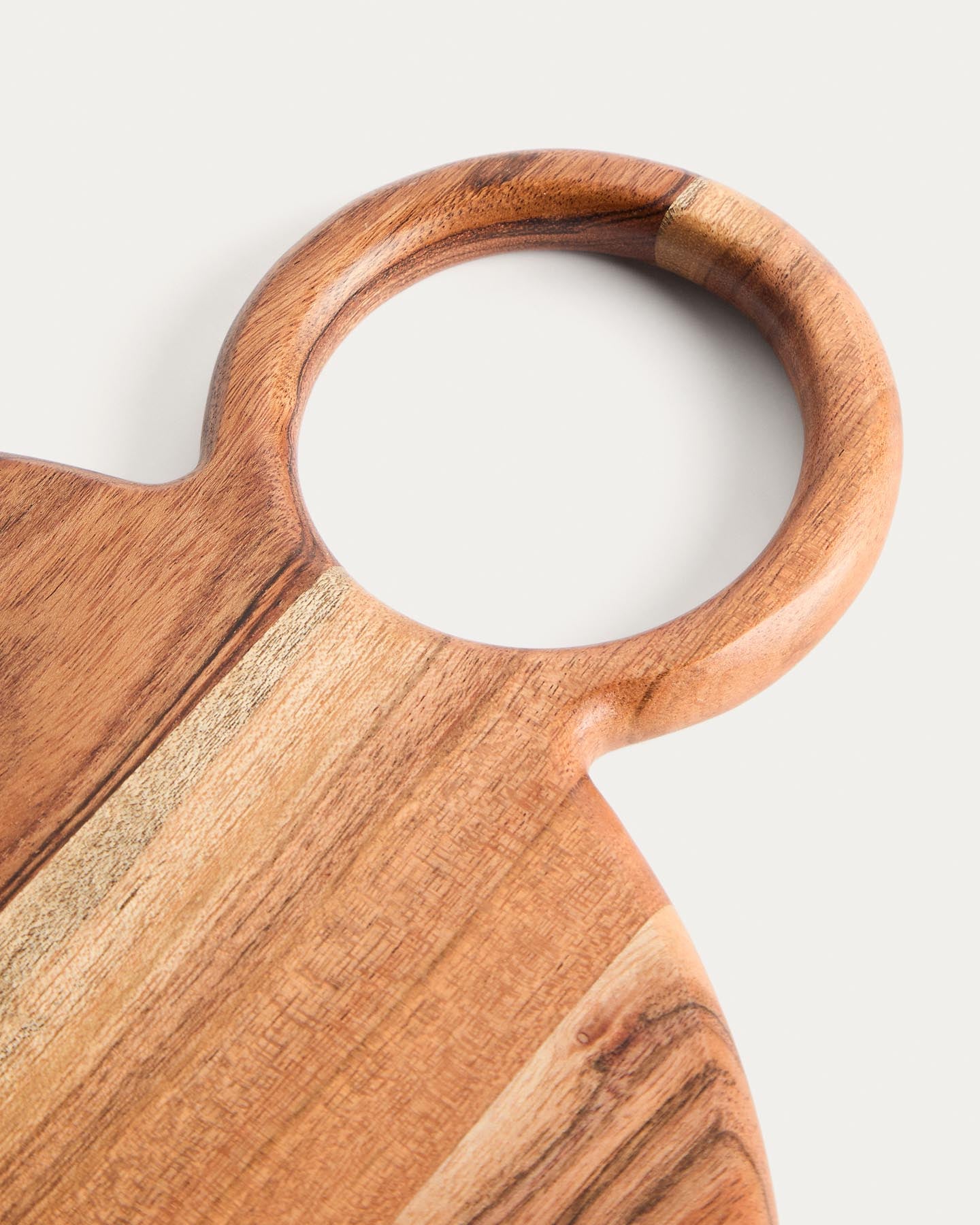 Servierbrett Dalme aus Akazienholz, Ø 26,5 cm in Braun präsentiert im Onlineshop von KAQTU Design AG. Servierplatten ist von Kave Home