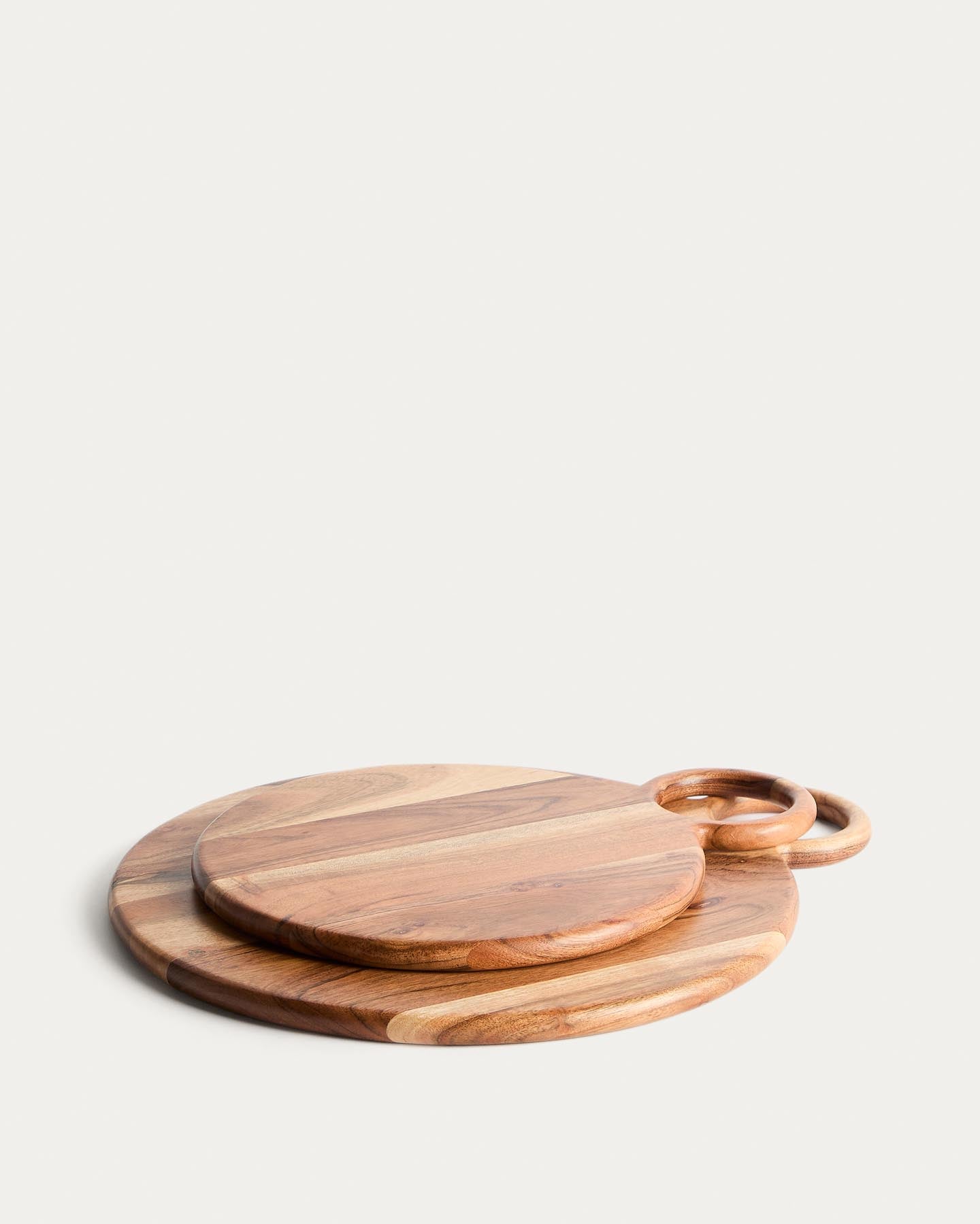 Servierbrett Dalme aus Akazienholz, Ø 26,5 cm in Braun präsentiert im Onlineshop von KAQTU Design AG. Servierplatten ist von Kave Home