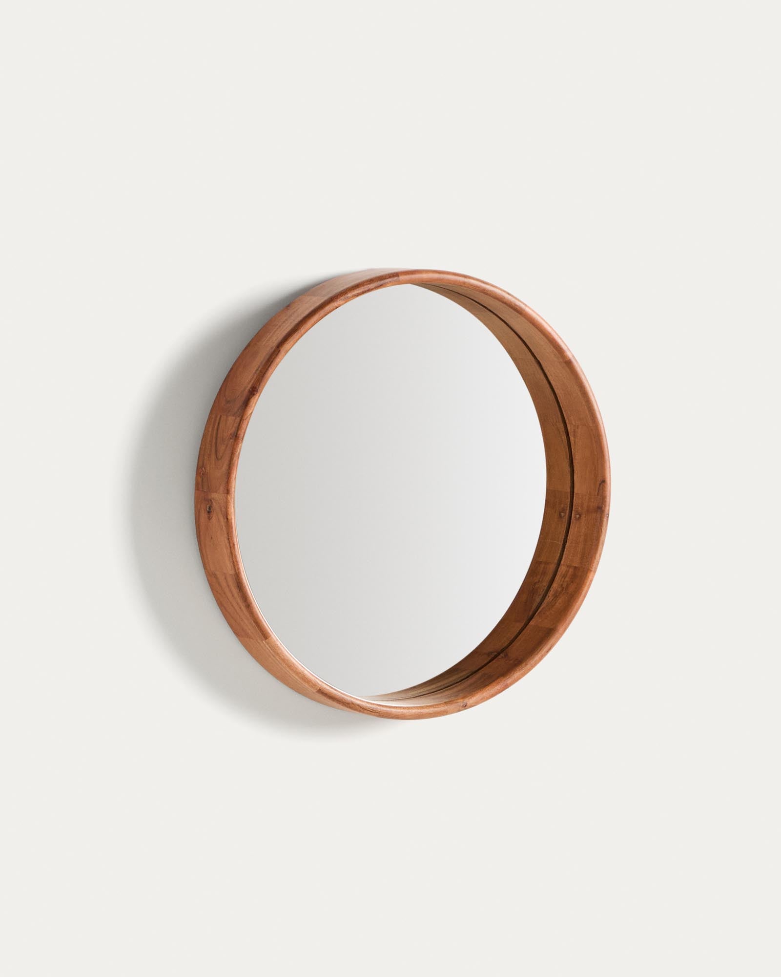 Eleganter runder Spiegel Berale aus Akazienholz, Ø 49,5 cm, mit einzigartiger Holzstruktur, ideal für stilvolle Wohnräume.