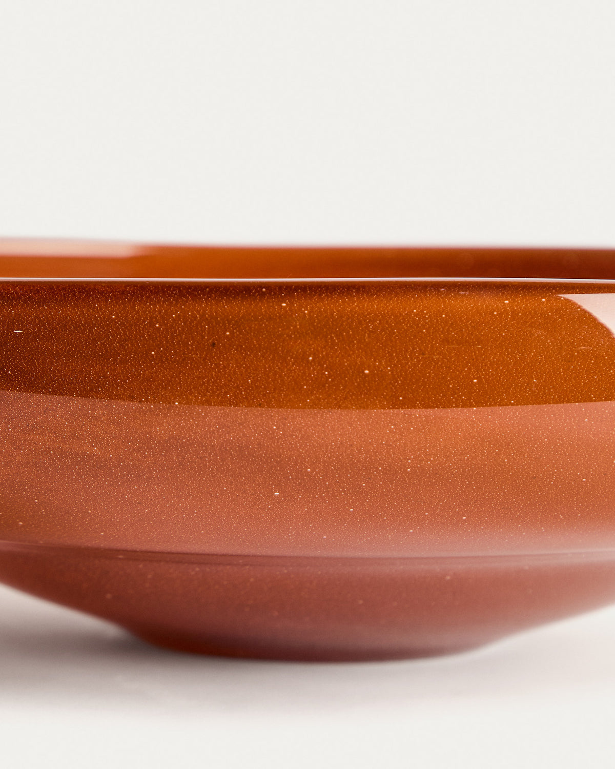 Tafelaufsatz Denuo aus rotem Glas, Ø 34 cm in Transparent präsentiert im Onlineshop von KAQTU Design AG. Schale ist von Kave Home