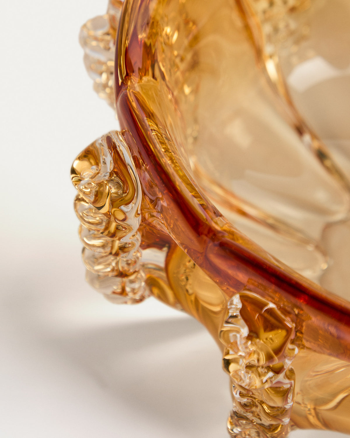 Tafelaufsatz Nicora aus orangefarbenem Glas, Ø 30 cm in Transparent präsentiert im Onlineshop von KAQTU Design AG. Vase ist von Kave Home