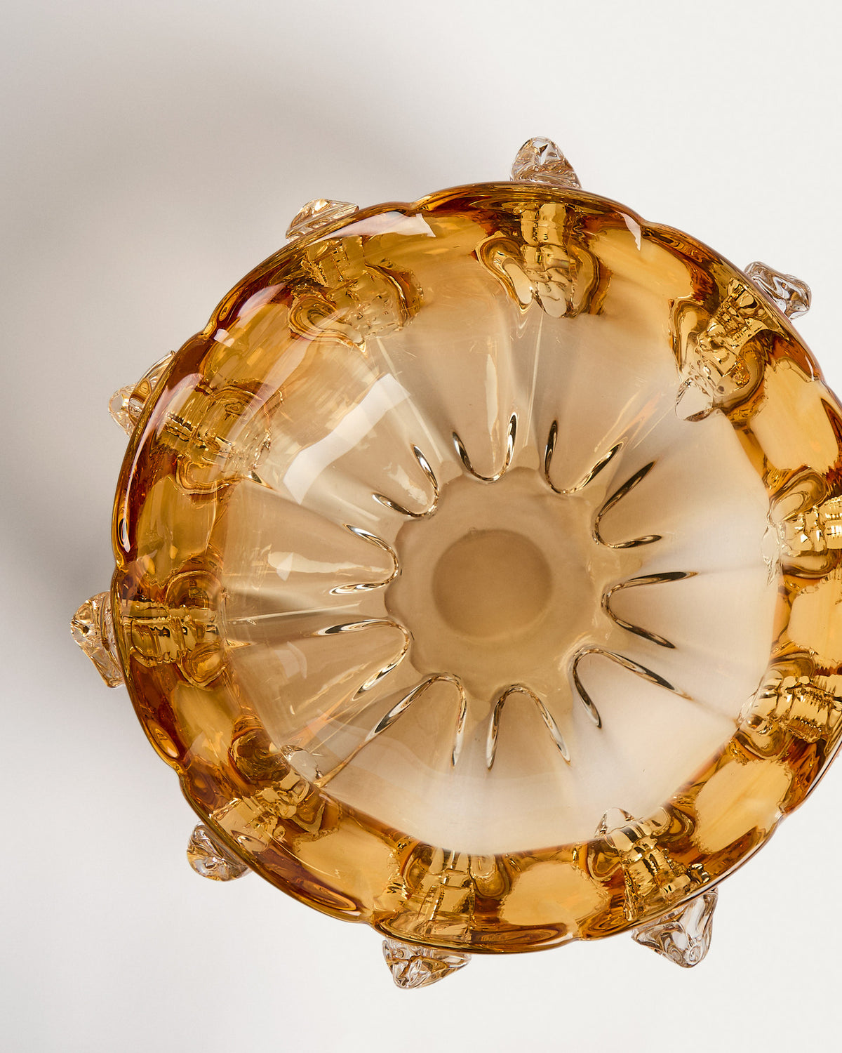 Tafelaufsatz Nicora aus orangefarbenem Glas, Ø 30 cm in Transparent präsentiert im Onlineshop von KAQTU Design AG. Vase ist von Kave Home