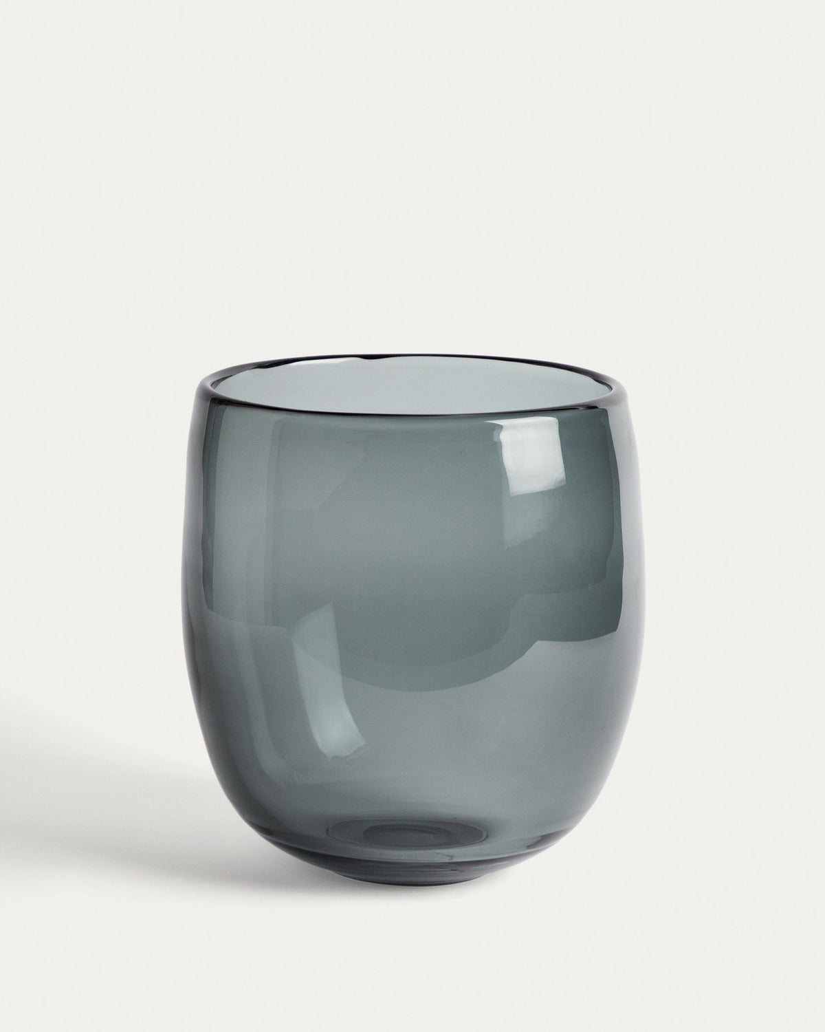 Tafelaufsatz Sirau aus grauem Glas Ø 24 cm in Transparent, Grau präsentiert im Onlineshop von KAQTU Design AG. Vase ist von Kave Home