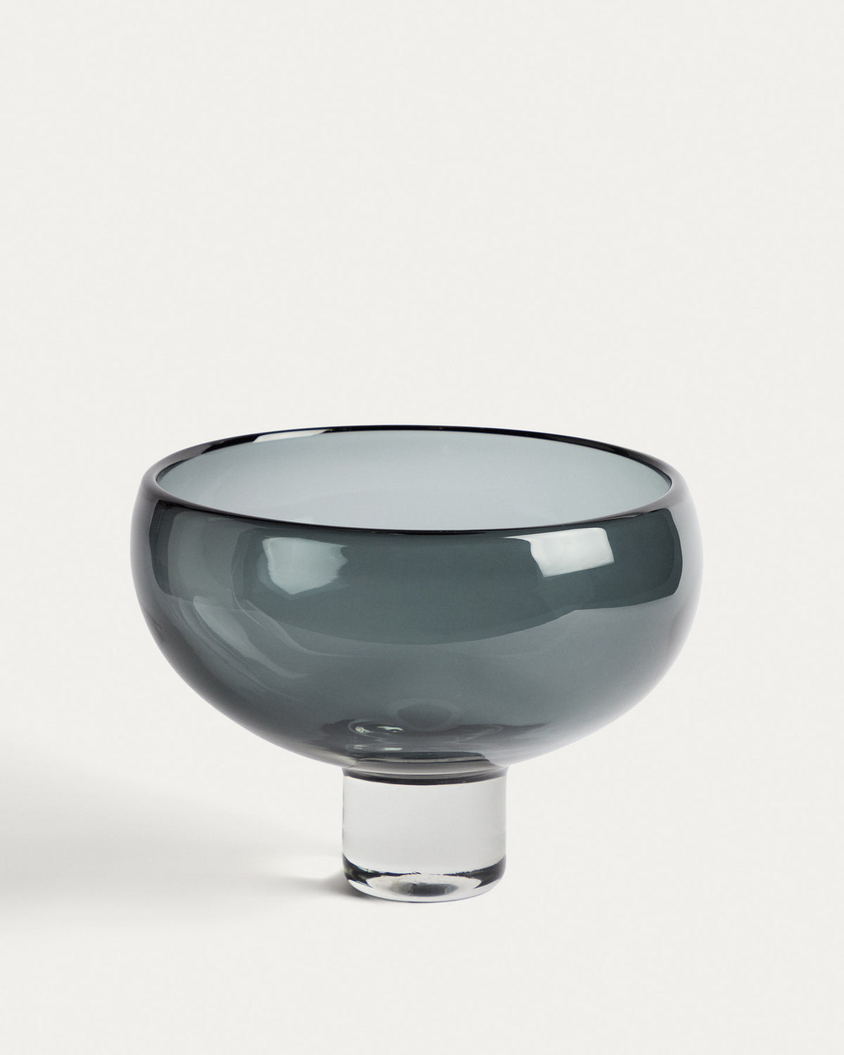 Tafelaufsatz Sirau aus grauem Glas Ø 29,8 cm in Transparent, Grau präsentiert im Onlineshop von KAQTU Design AG. Vase ist von Kave Home