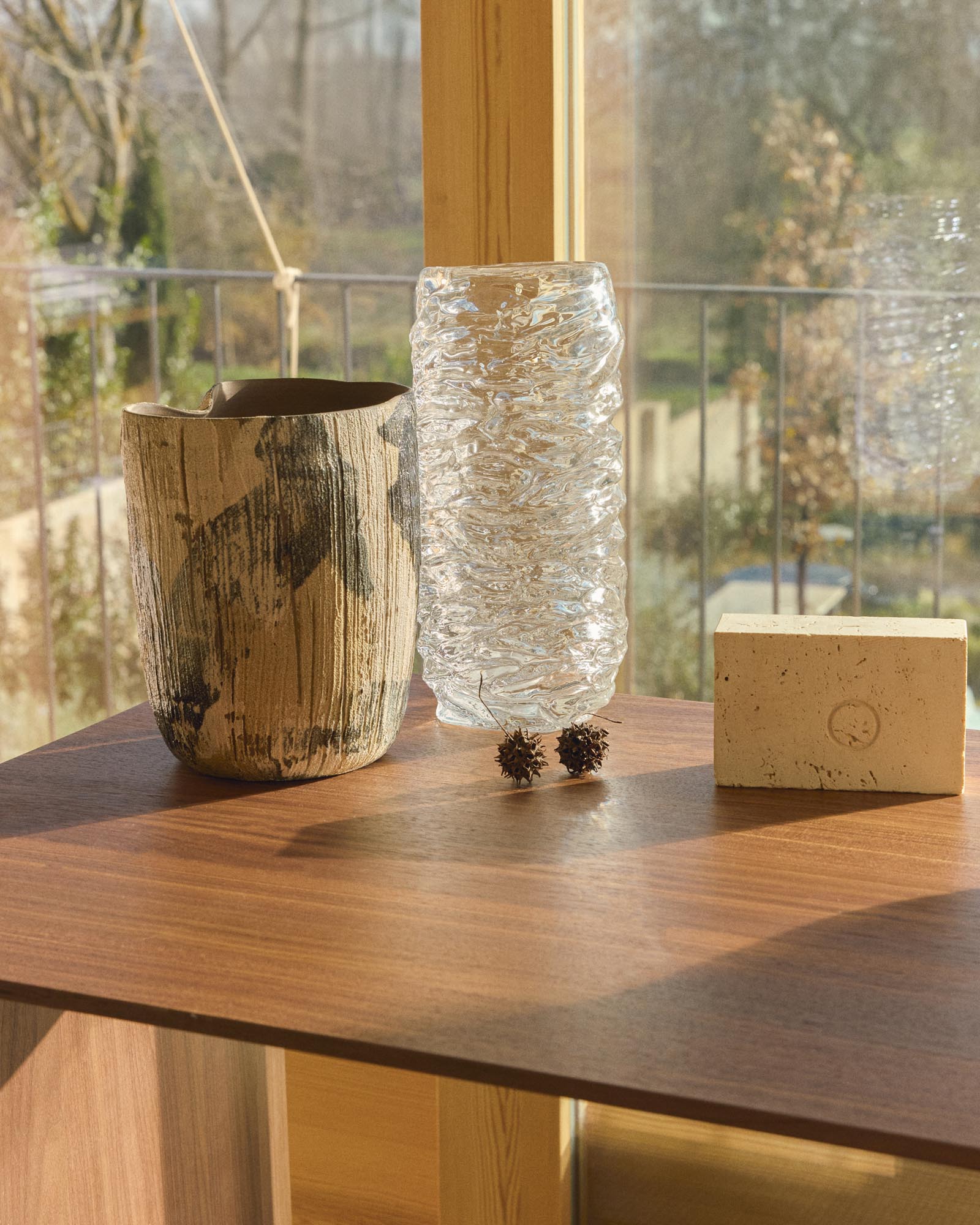 Elegante, 29,5 cm hohe Vase Vorma aus klarem Glas, ideal für Blumenarrangements und stilvolle Dekorationselemente.
