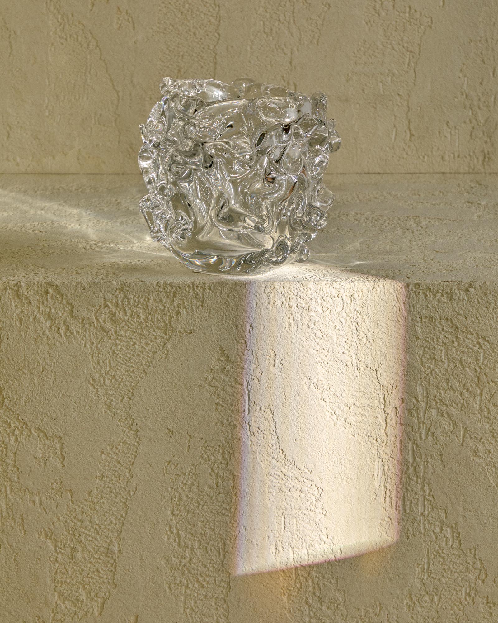 Schöner Tafelaufsatz Vorma aus transparentem Glas, Ø 17,5 cm, perfekt für kreative Arrangements und festliche Anlässe.