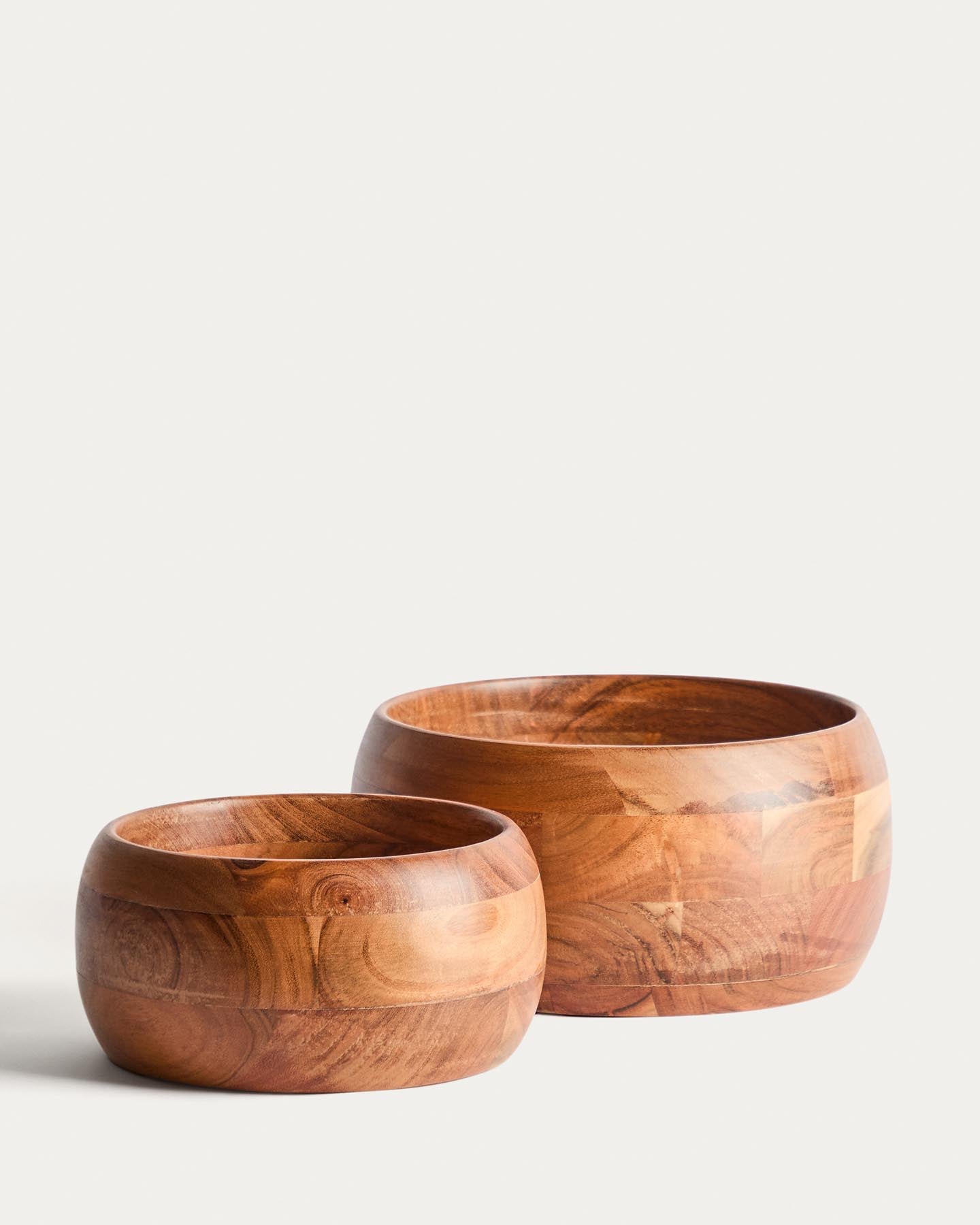 Grosse Schale Malor aus Akazienholz in Braun präsentiert im Onlineshop von KAQTU Design AG. Schale ist von Kave Home