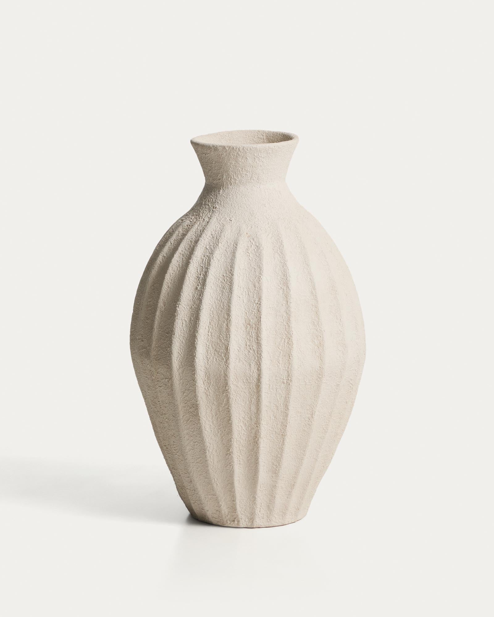 Beige Pappmaché-Vase Arquena, 67 cm in Beige präsentiert im Onlineshop von KAQTU Design AG. Vase ist von Kave Home