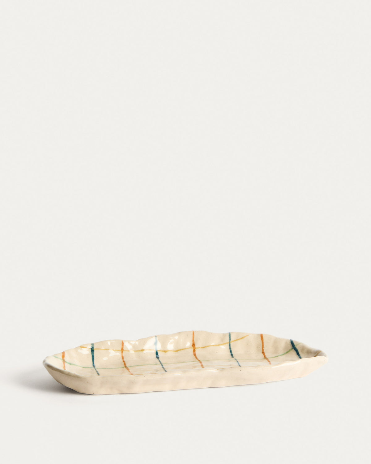 Tablett Belor aus Keramik mit bunten Linien, 31,8 x 13 cm in Weiss, Mehrfarbig präsentiert im Onlineshop von KAQTU Design AG. Tablett ist von Kave Home