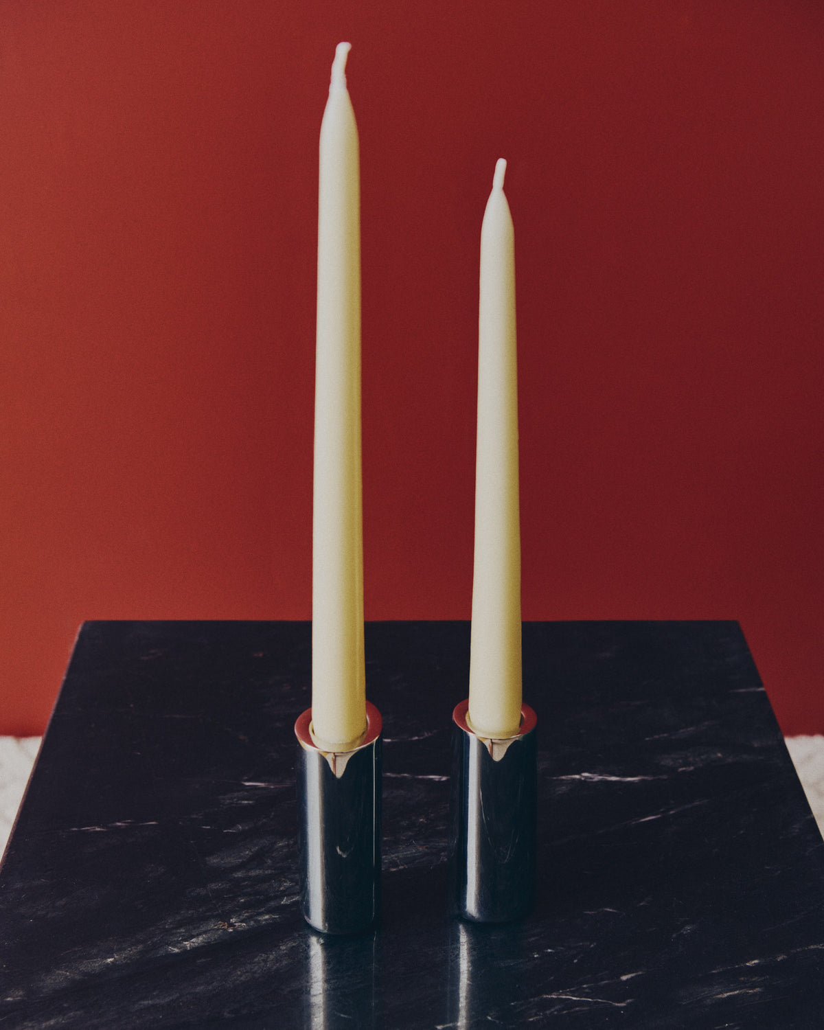 Set Talinen mit 4 weissen Kerzen in Weiss präsentiert im Onlineshop von KAQTU Design AG. Kerzen ist von Kave Home