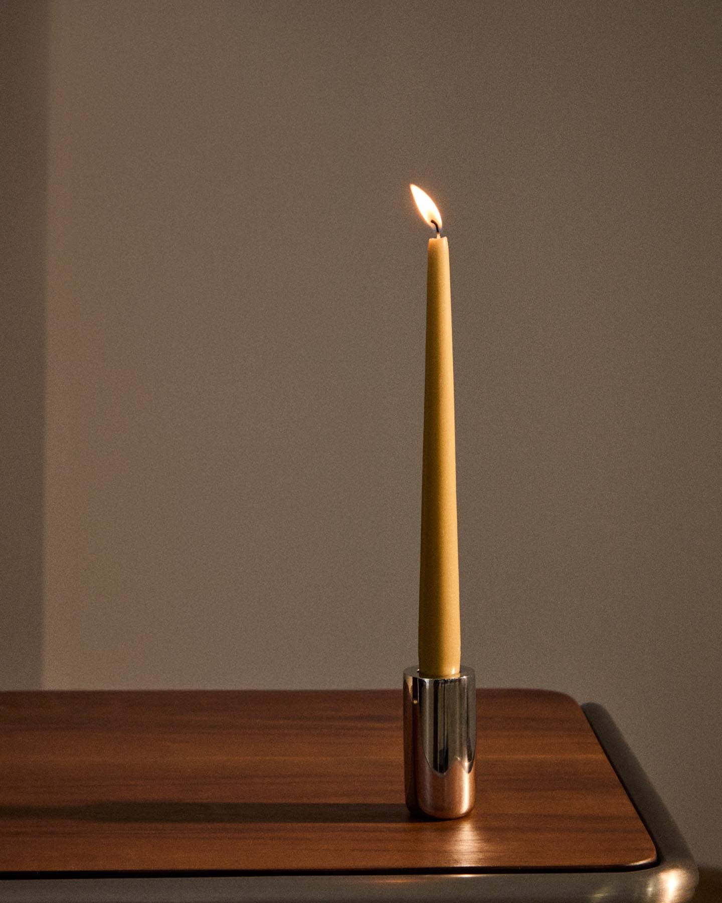 Set Talinen mit 4 beigen Kerzen in Beige präsentiert im Onlineshop von KAQTU Design AG. Kerzen ist von Kave Home