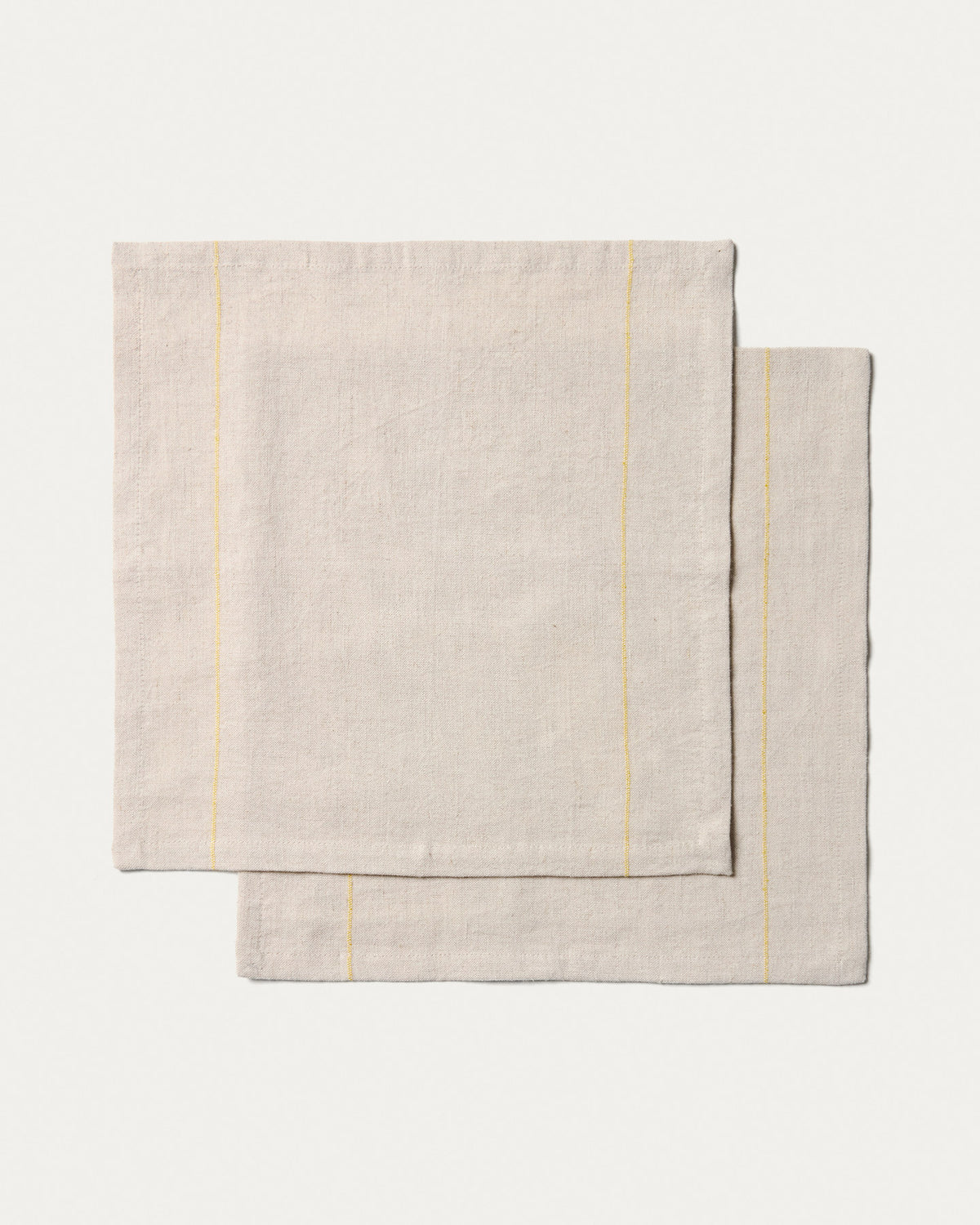 Set Ulaen mit 2 Servietten aus Baumwolle und Leinen in Beige mit gelben Streifen, 35 x 35 cm in Beige präsentiert im Onlineshop von KAQTU Design AG. Servietten ist von Kave Home