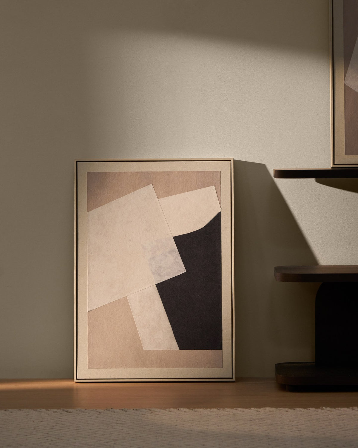Abstraktes Wandbild Varo in Beigetönen aus Kiefernholz und Segeltuch, rechteckige Form, 50 x 70 cm, mit Aufhängung für die Wand.
