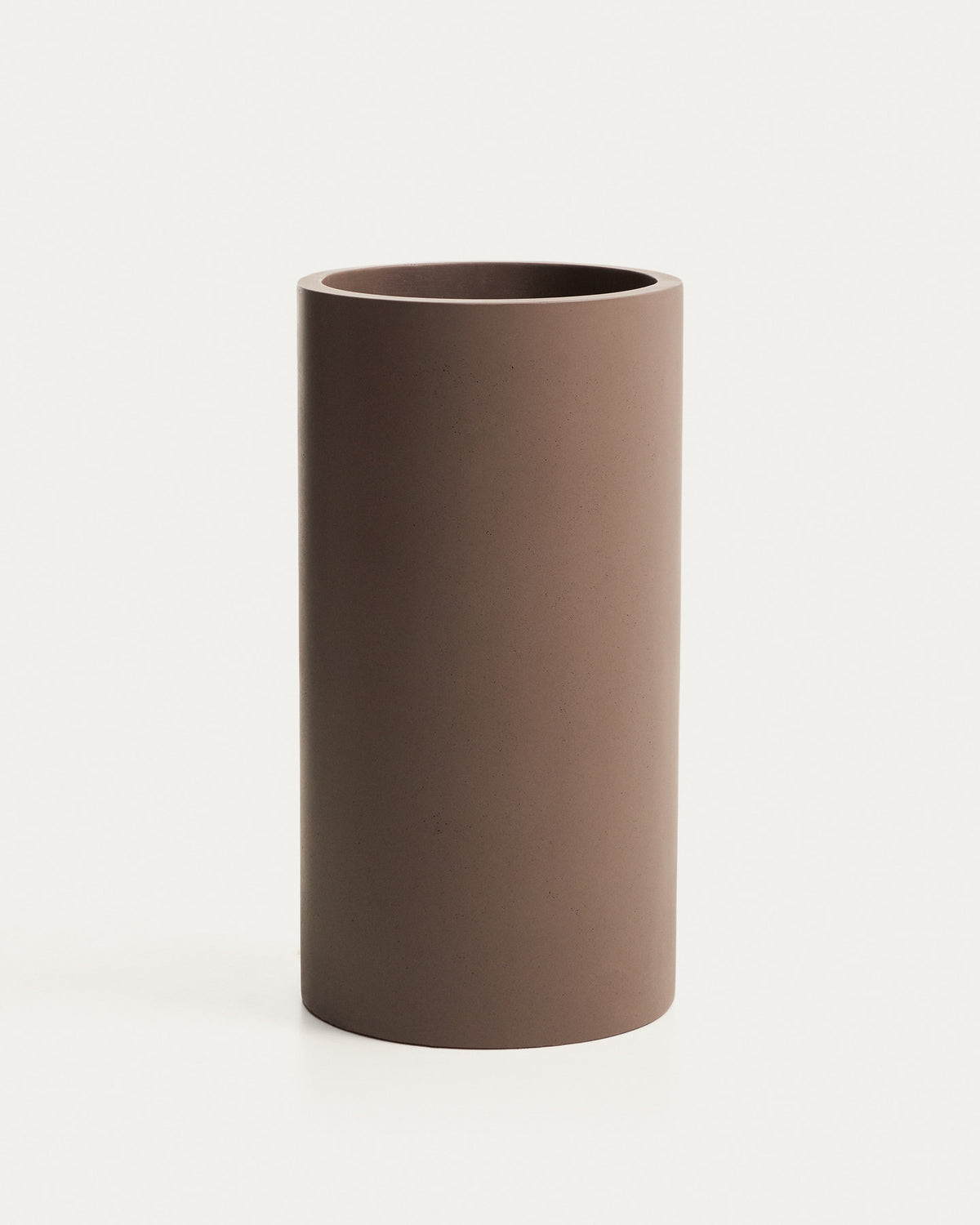 Blumentopf Aiguablava aus braunem Zement, Ø 42 cm in Braun präsentiert im Onlineshop von KAQTU Design AG. Pflanzentopf Outdoor ist von Kave Home
