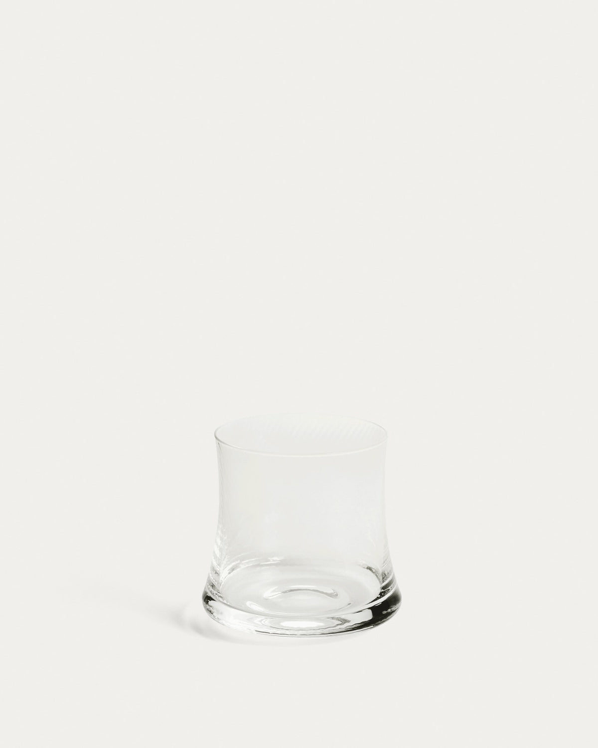 Transparentes Weinglas Alori aus Klarglas mit dezentem Relief-Muster, sanft geformte Silhouette, Fassungsvermögen 34 cl, von Kave Home.