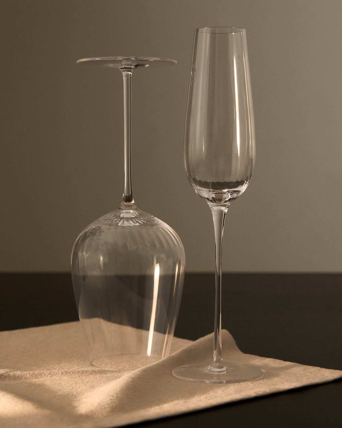 Transparentes Weinglas Davel aus Klarglas mit abgerundetem Boden, schlanker Kontur und klarer Oberfläche, Fassungsvermögen 58 cl.