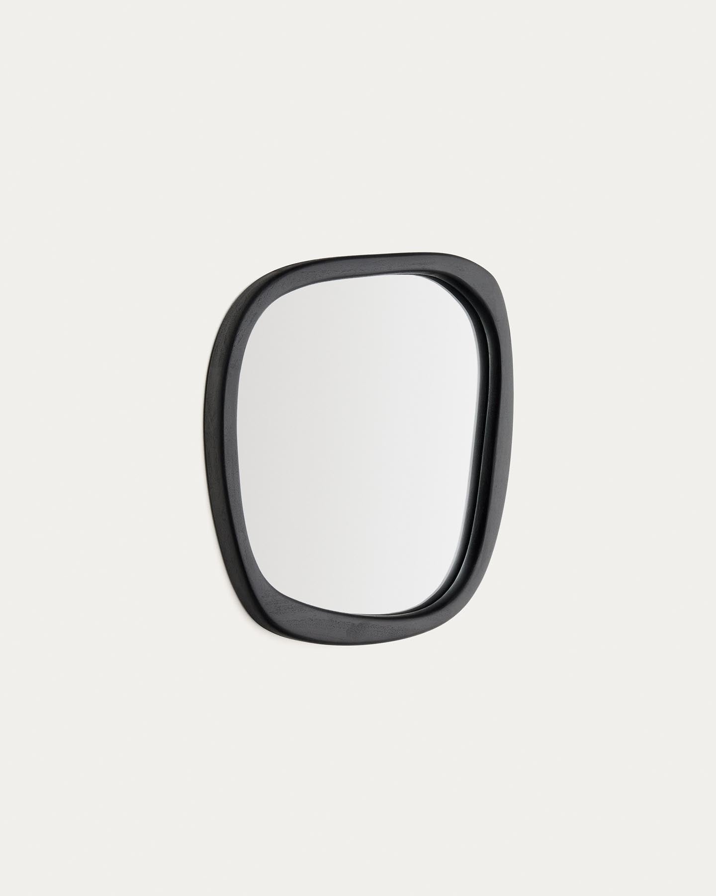 Spiegel Alura aus Teakholz schwarz 45,5 x 47 cm FSC 100 % in Schwarz präsentiert im Onlineshop von KAQTU Design AG. Spiegel ist von Kave Home