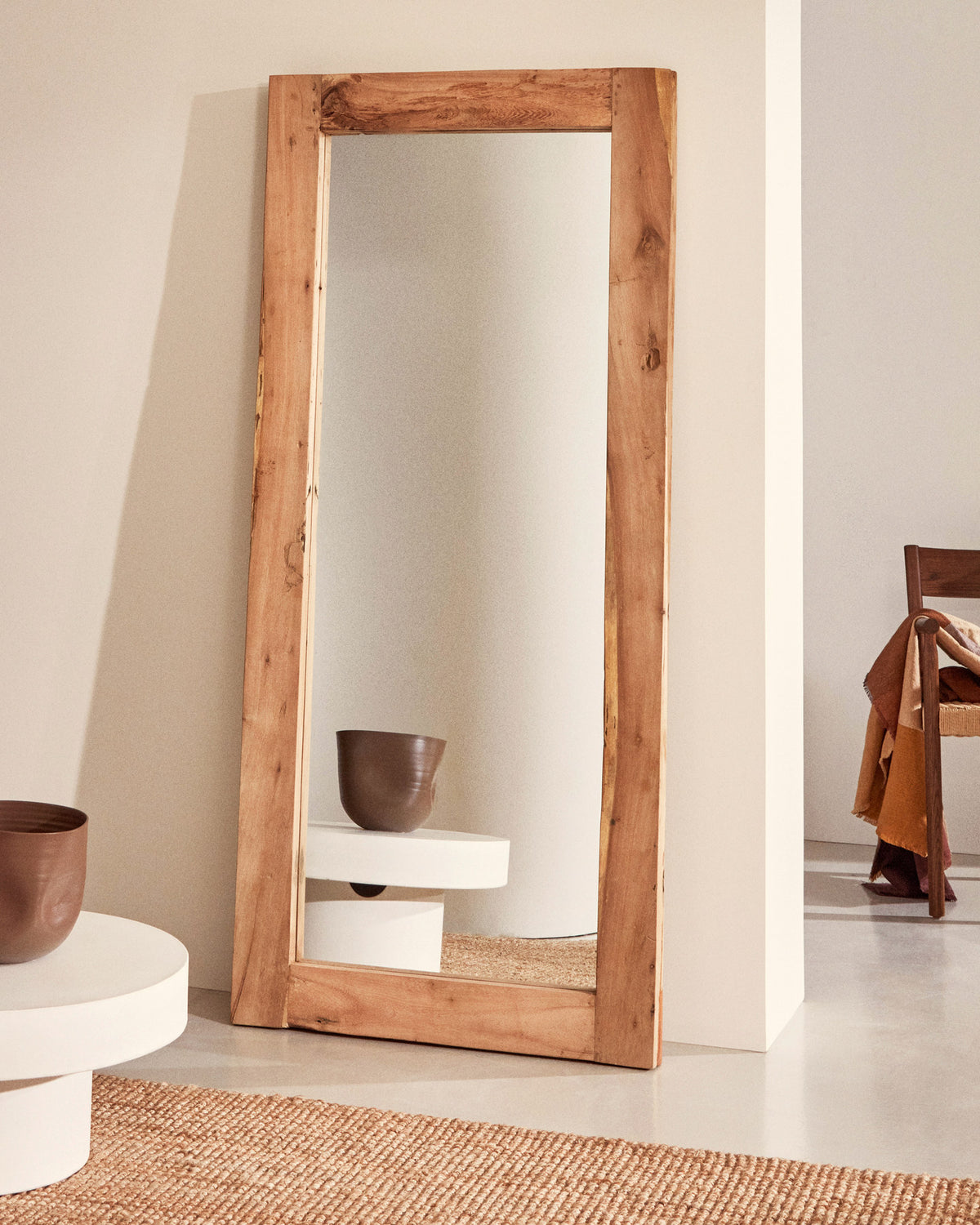 Maden Spiegel aus Holz mit natürlichem Finish 80 x 180 cm in Natur präsentiert im Onlineshop von KAQTU Design AG. Wandspiegel ist von Kave Home