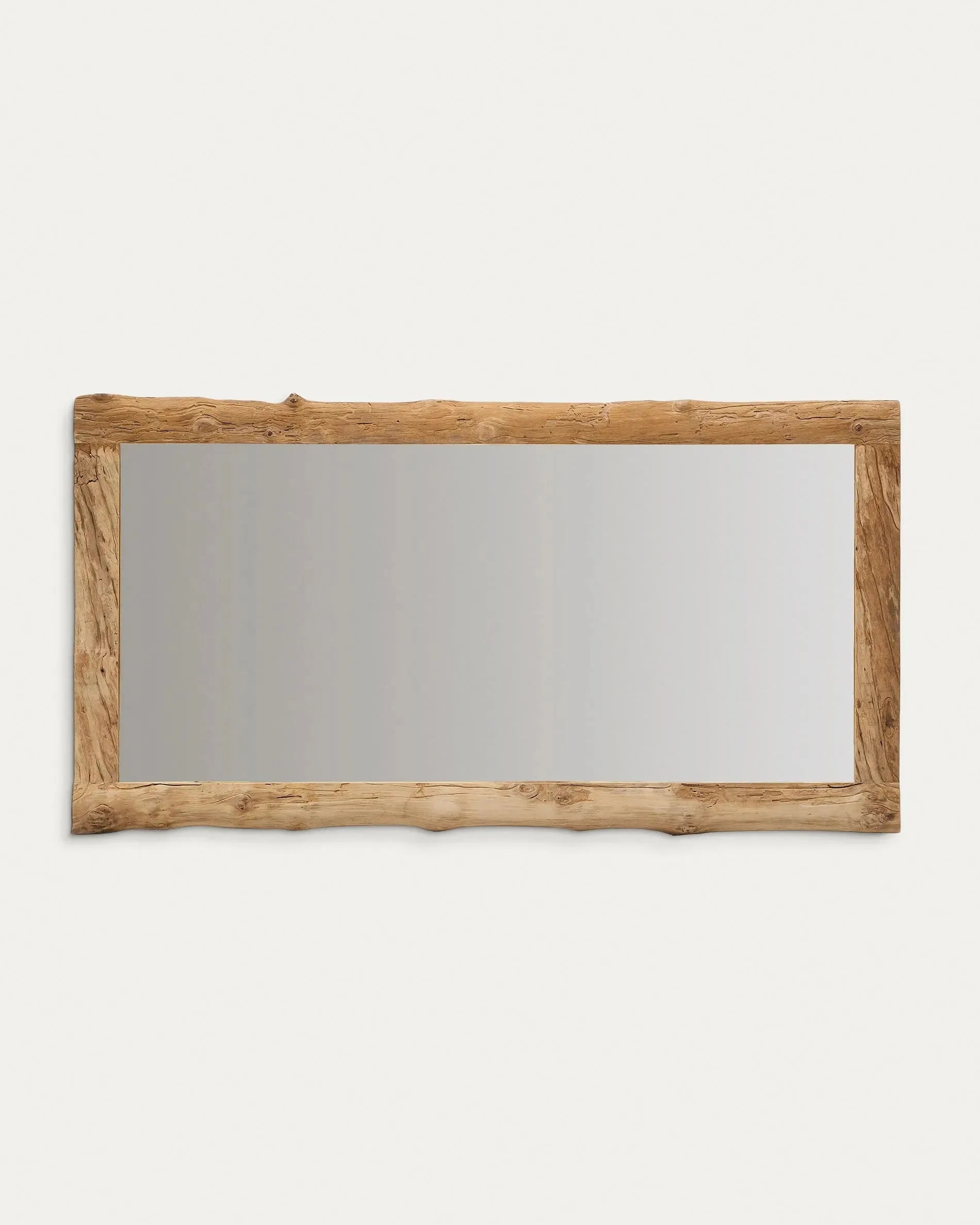 Der Ibro Spiegel (105x200 cm) von Kave Home besticht durch seinen stilvollen Holzrahmen und passt perfekt in moderne Wohnräume.