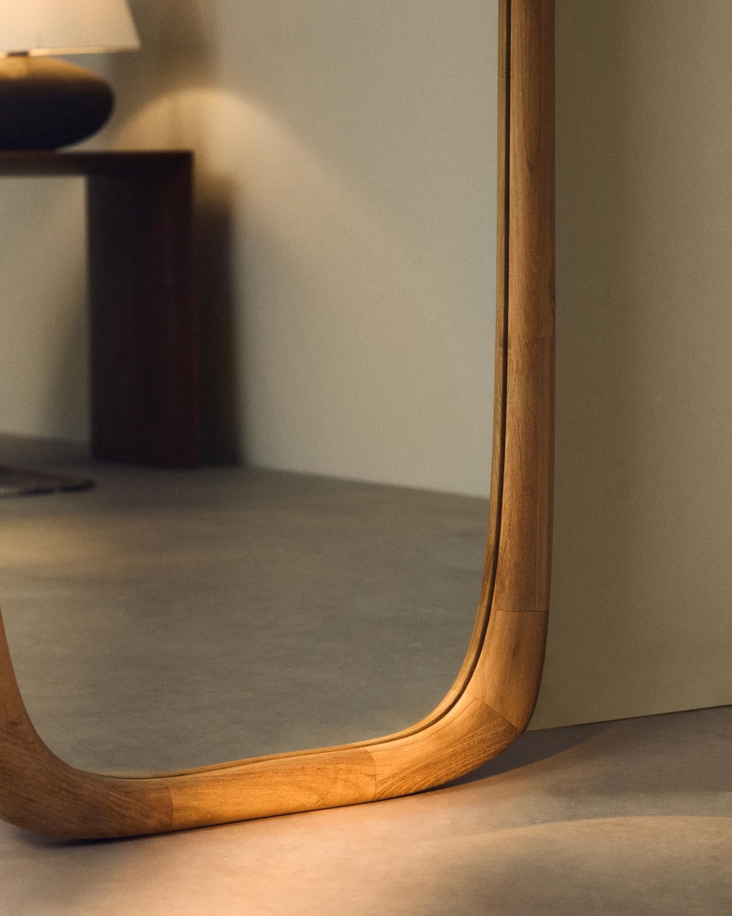 Spiegel Alura aus Teakholz 158 x 61 cm FSC 100 % in Braun präsentiert im Onlineshop von KAQTU Design AG. Spiegel ist von Kave Home