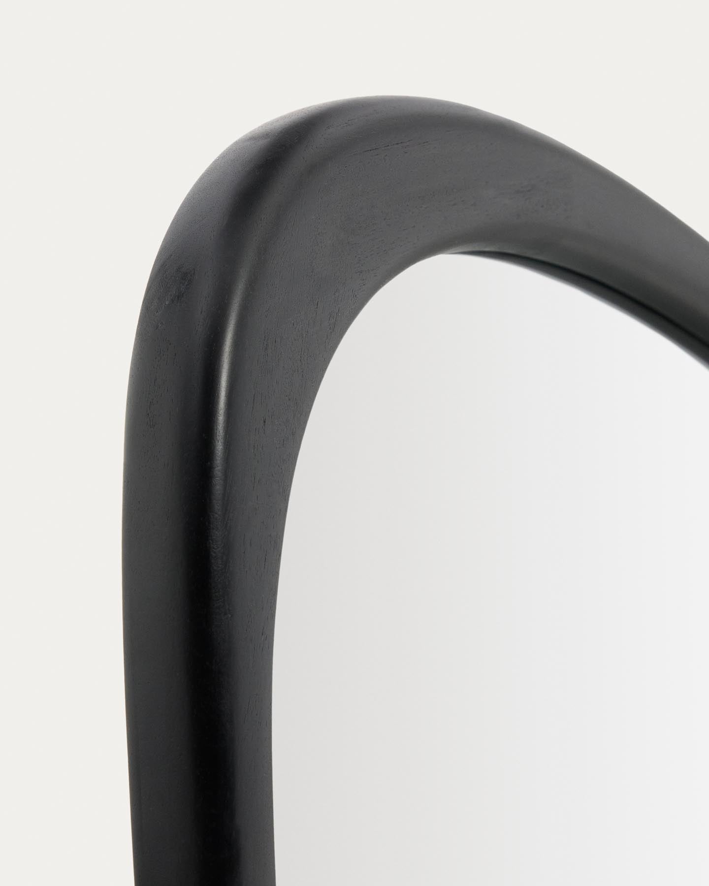 Spiegel Alura aus Teakholz schwarz 94,5 x 192 cm FSC 100 % in Schwarz präsentiert im Onlineshop von KAQTU Design AG. Spiegel ist von Kave Home