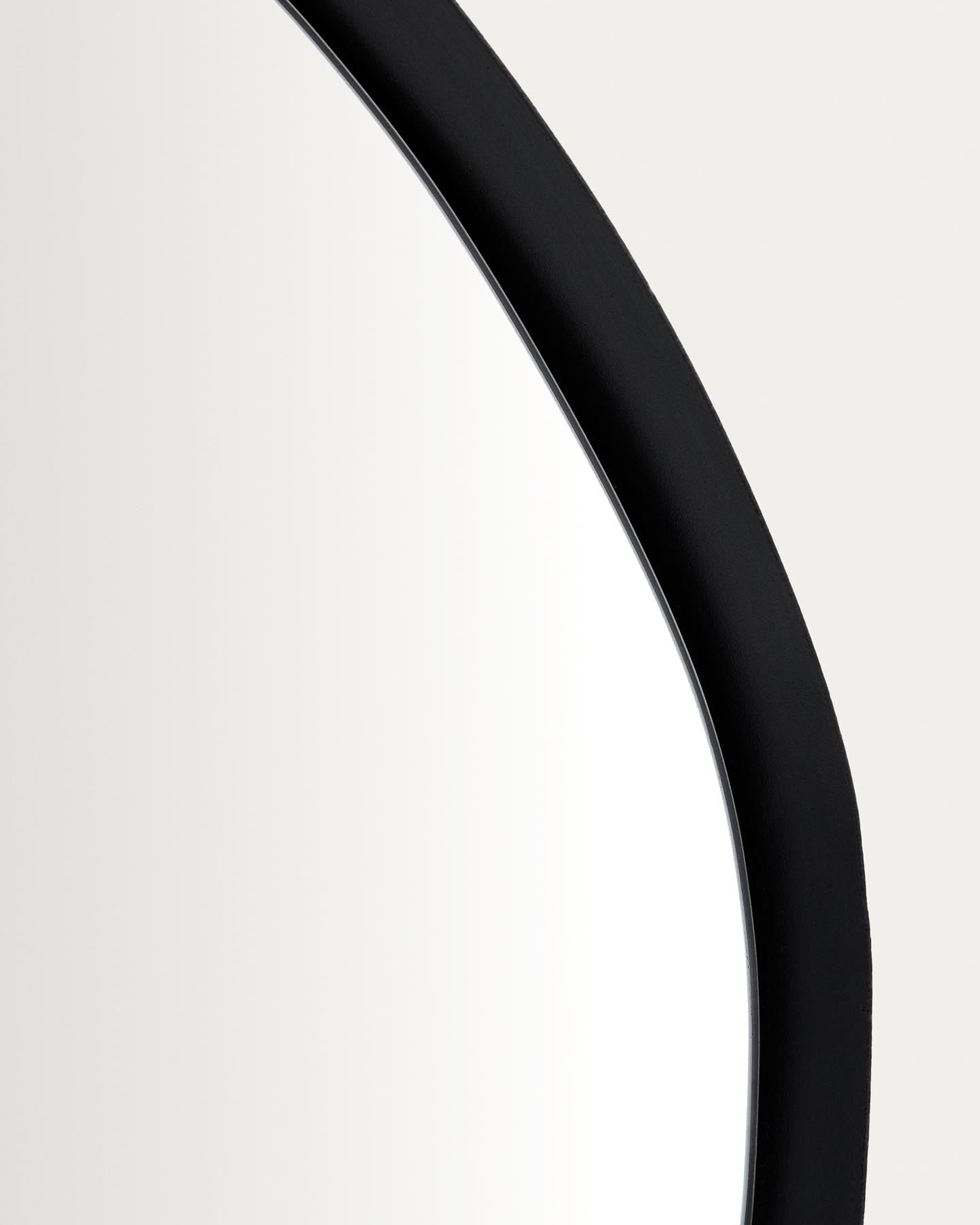 Spiegel Tebel aus schwarzem Metall, 85 x 93,5 cm in Schwarz präsentiert im Onlineshop von KAQTU Design AG. Spiegel ist von Kave Home