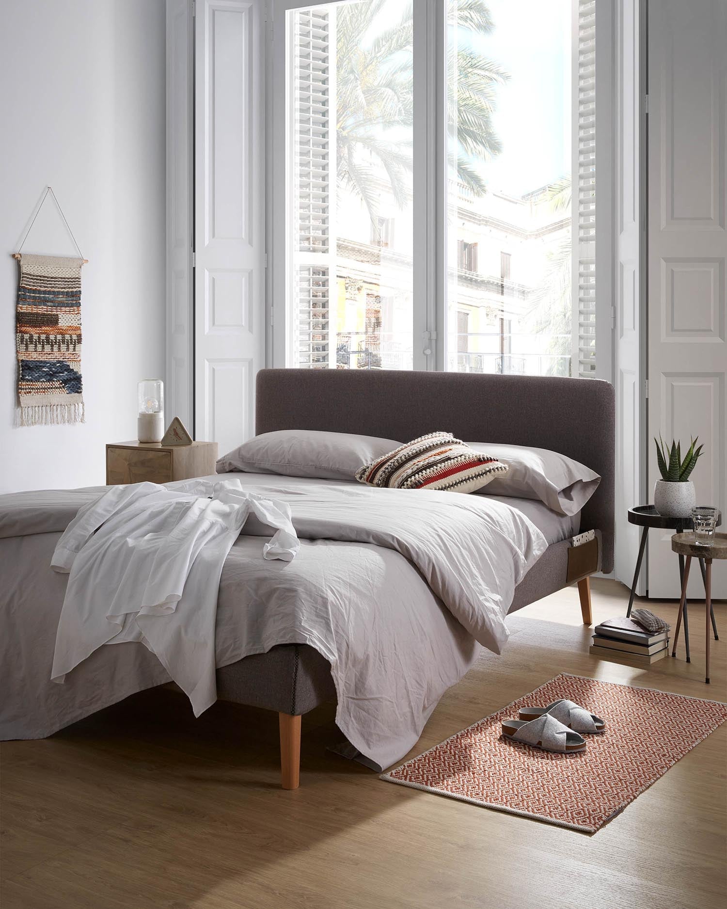 Dyla Bettkopfteil mit abnehmbarem Bezug grau für Bett von 150 cm FSC Mix Credit in Grau präsentiert im Onlineshop von KAQTU Design AG. Zubehör Bett ist von Kave Home