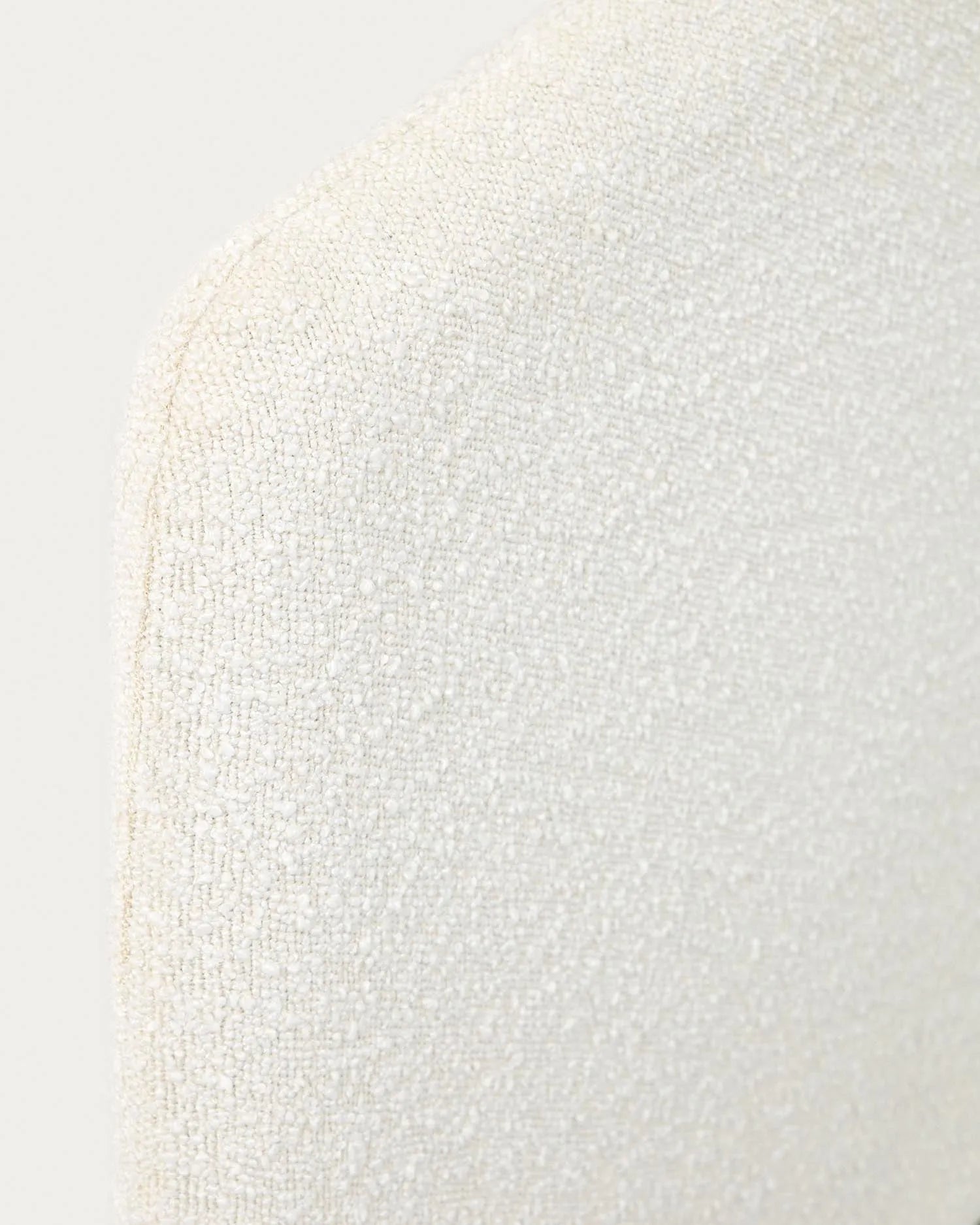 Dyla Bettkopfteil mit abnehmbarem Bezug in Bouclé weiß für Bett von 160 cm FSC Mix Credit in Weiss präsentiert im Onlineshop von KAQTU Design AG. Zubehör Bett ist von Kave Home