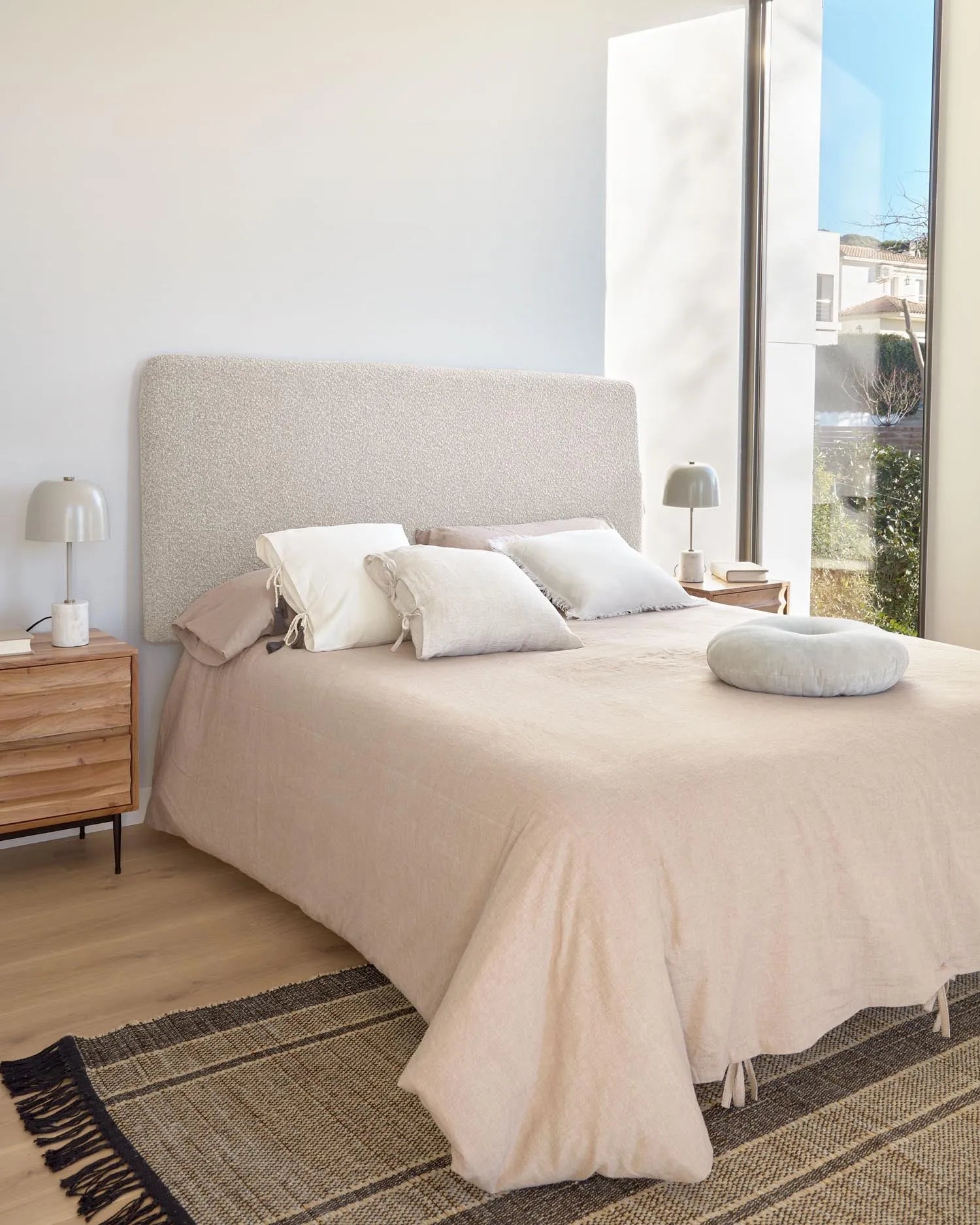 Dyla Bettkopfteil mit abnehmbarem Bezug in Bouclé weiß für Bett von 160 cm FSC Mix Credit in Weiss präsentiert im Onlineshop von KAQTU Design AG. Zubehör Bett ist von Kave Home