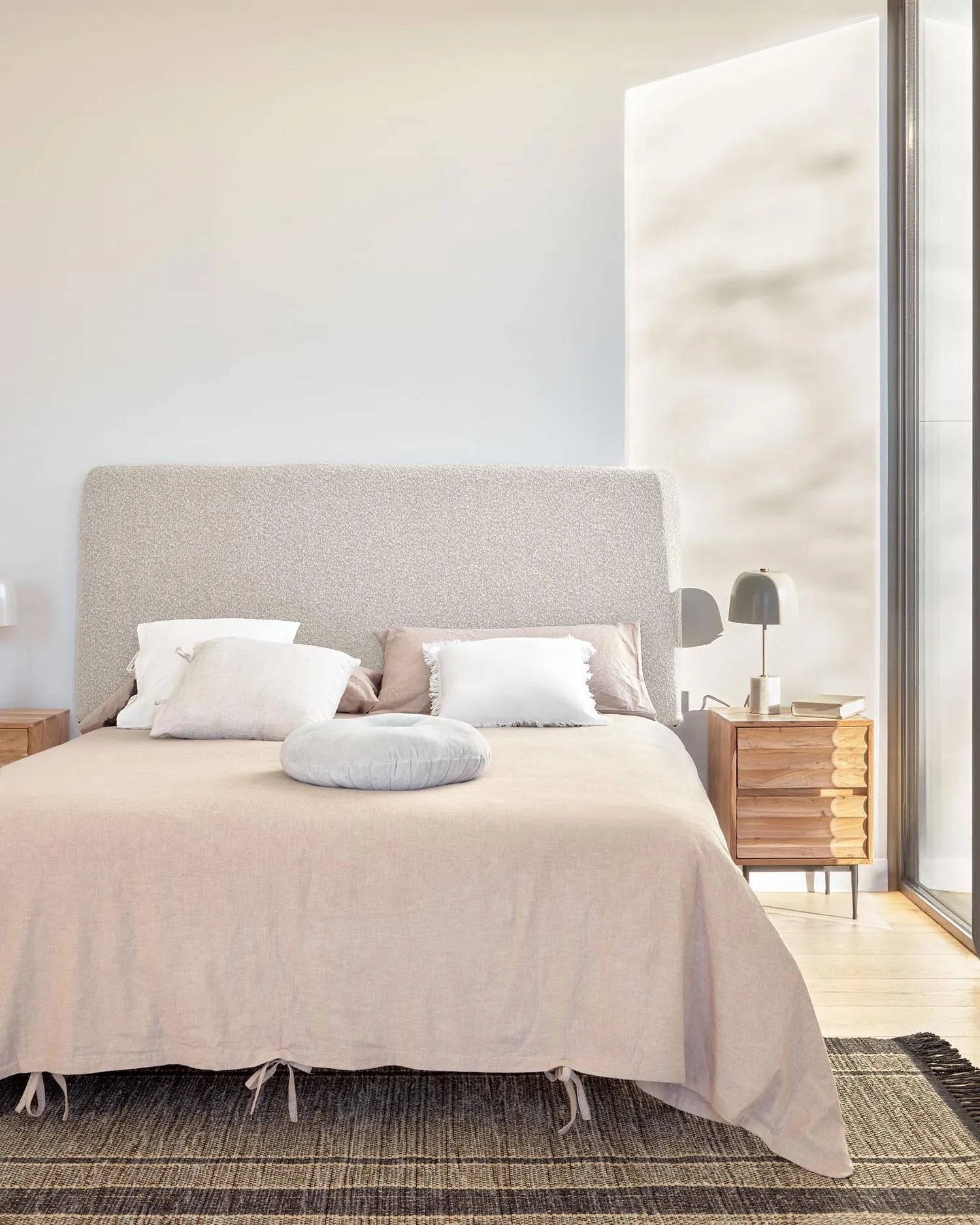 Dyla Bettkopfteil mit abnehmbarem Bezug in Bouclé weiß für Bett von 160 cm FSC Mix Credit in Weiss präsentiert im Onlineshop von KAQTU Design AG. Zubehör Bett ist von Kave Home