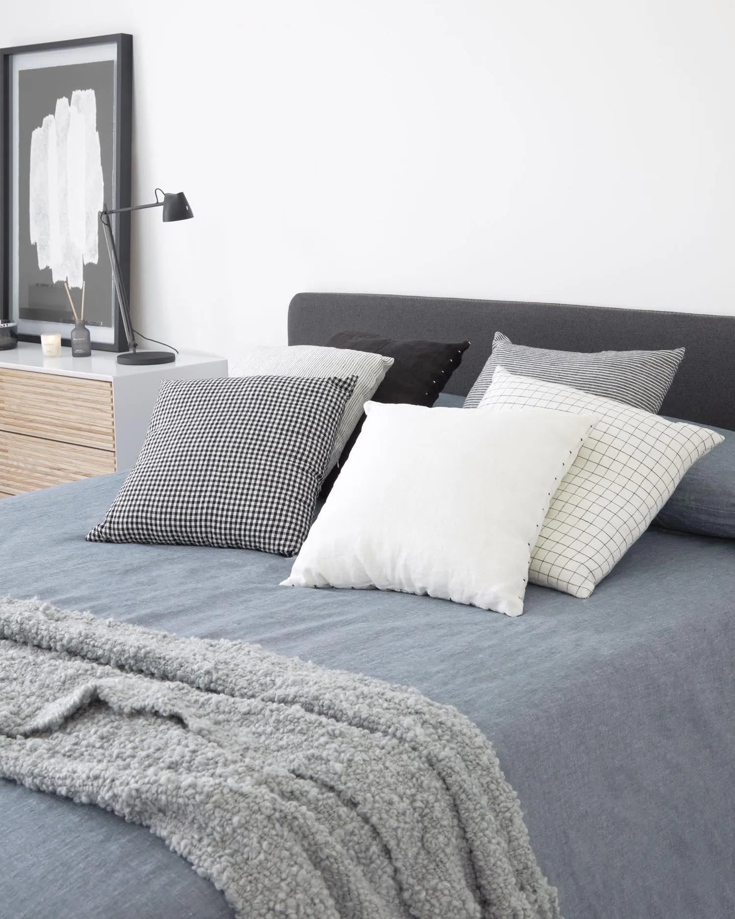 Bettkopfteil Dyla mit abnehmbarem Bezug in Schwarz für Bett von 160 cm in Schwarz präsentiert im Onlineshop von KAQTU Design AG. Zubehör Bett ist von Kave Home