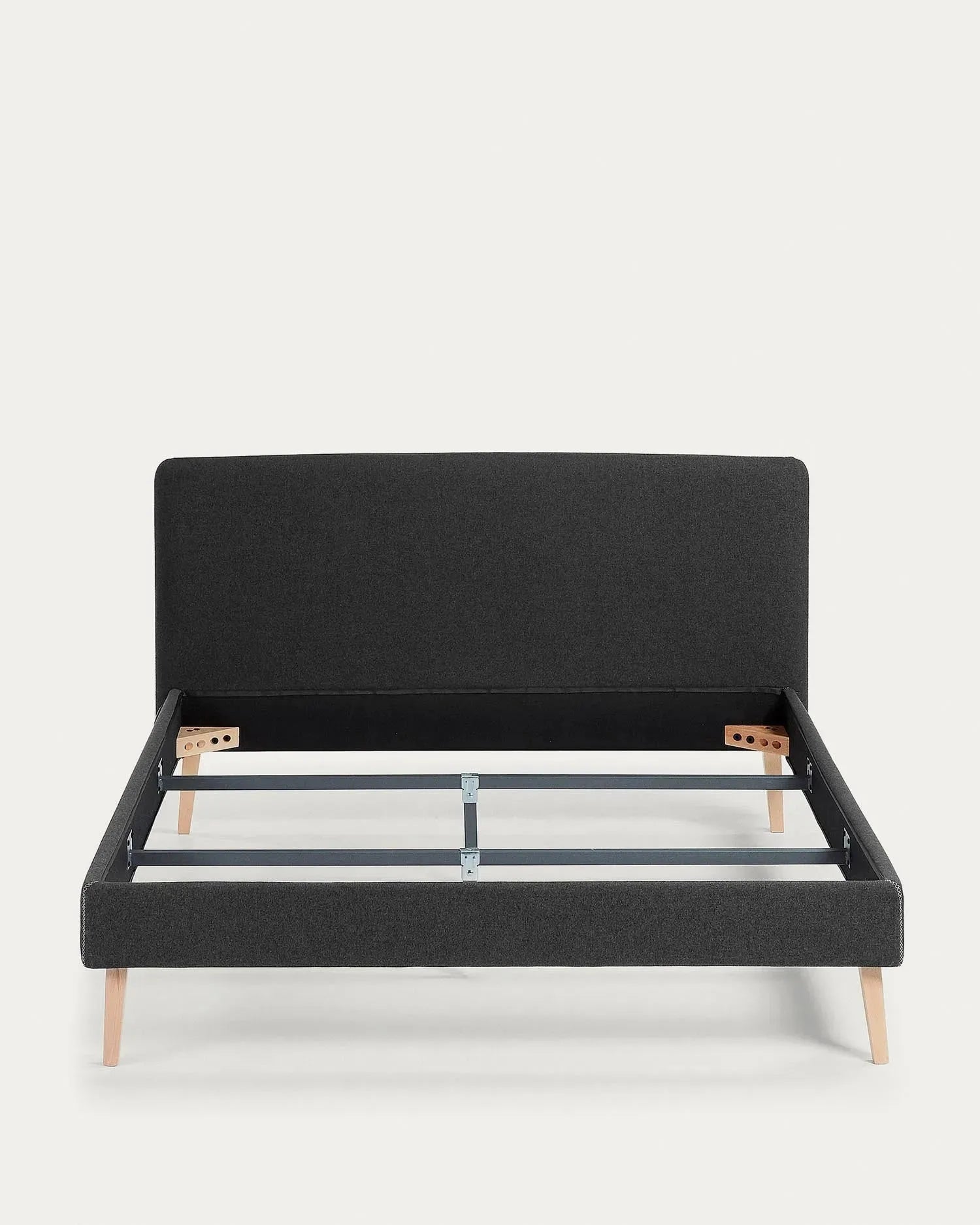 Eleganter schwarzer Dyla Bettbezug von Kave Home, passend für 150x190 cm Betten. Stilvolles Design und erstklassige Qualität.