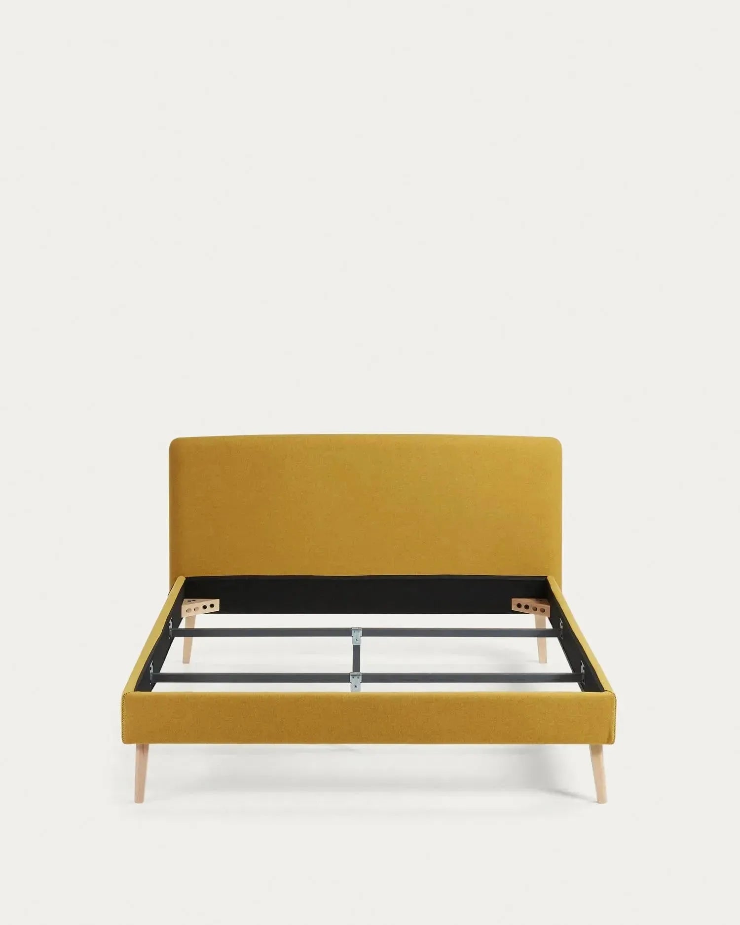 Dyla Senfgelber Bettbezug für 150x190 cm Betten von Kave Home, stilvoll und bequem, ideal für moderne Schlafzimmer.