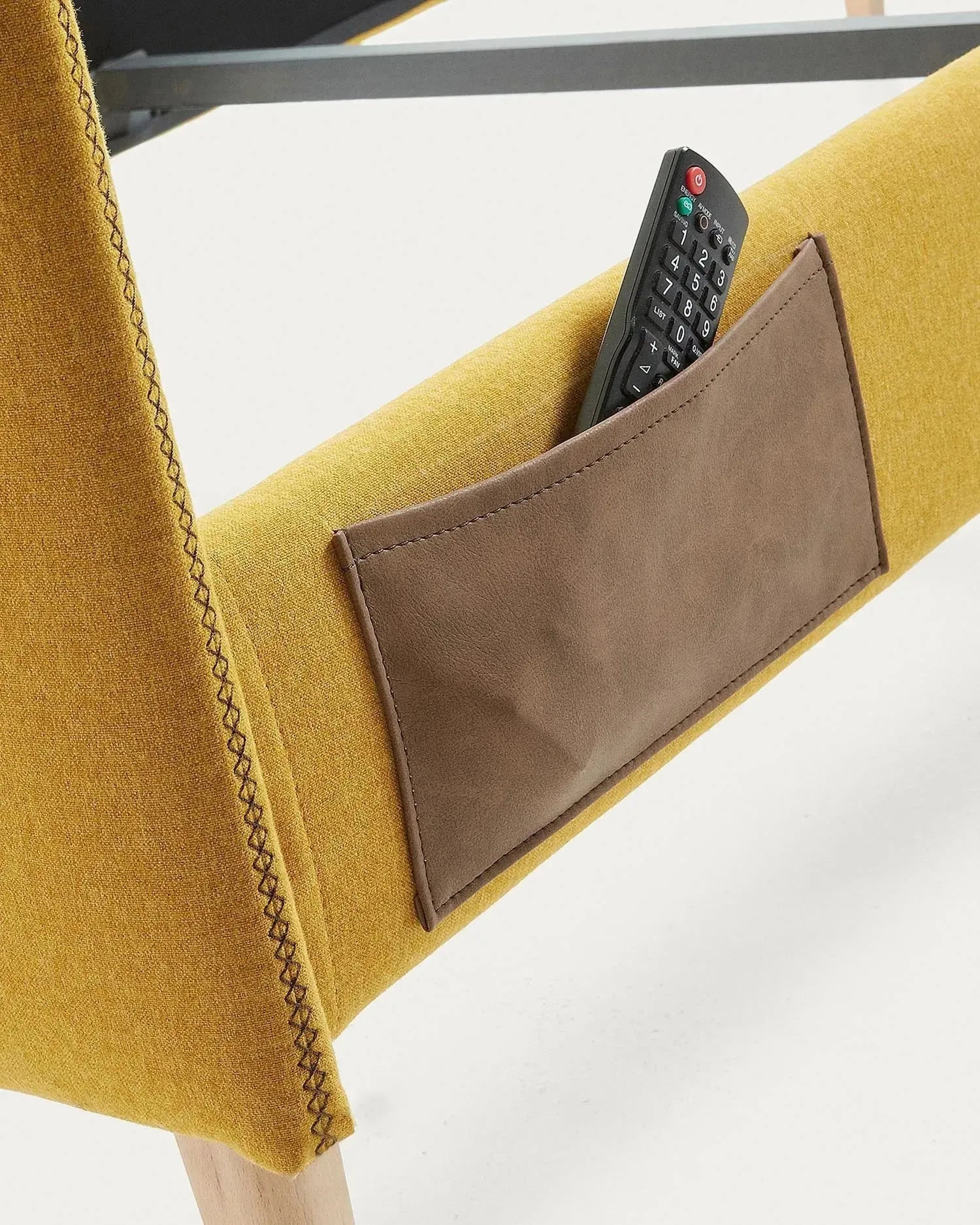 Dyla Senfgelber Bettbezug von Kave Home, ideal für 150x190 cm Betten. Stilvolles Design, hochwertig und modern.