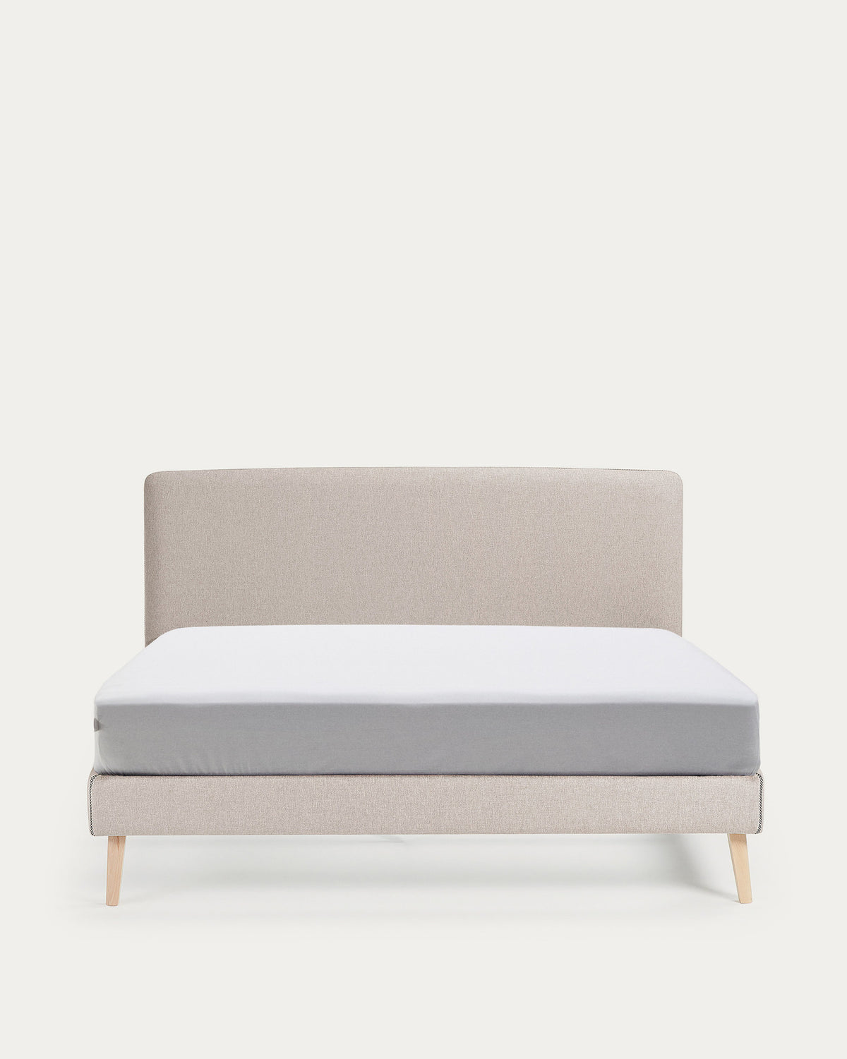 Dyla Bezug in Beige für Bett mit Matratze von 160 x 200 cm in Beige präsentiert im Onlineshop von KAQTU Design AG. Zubehör Bett ist von Kave Home